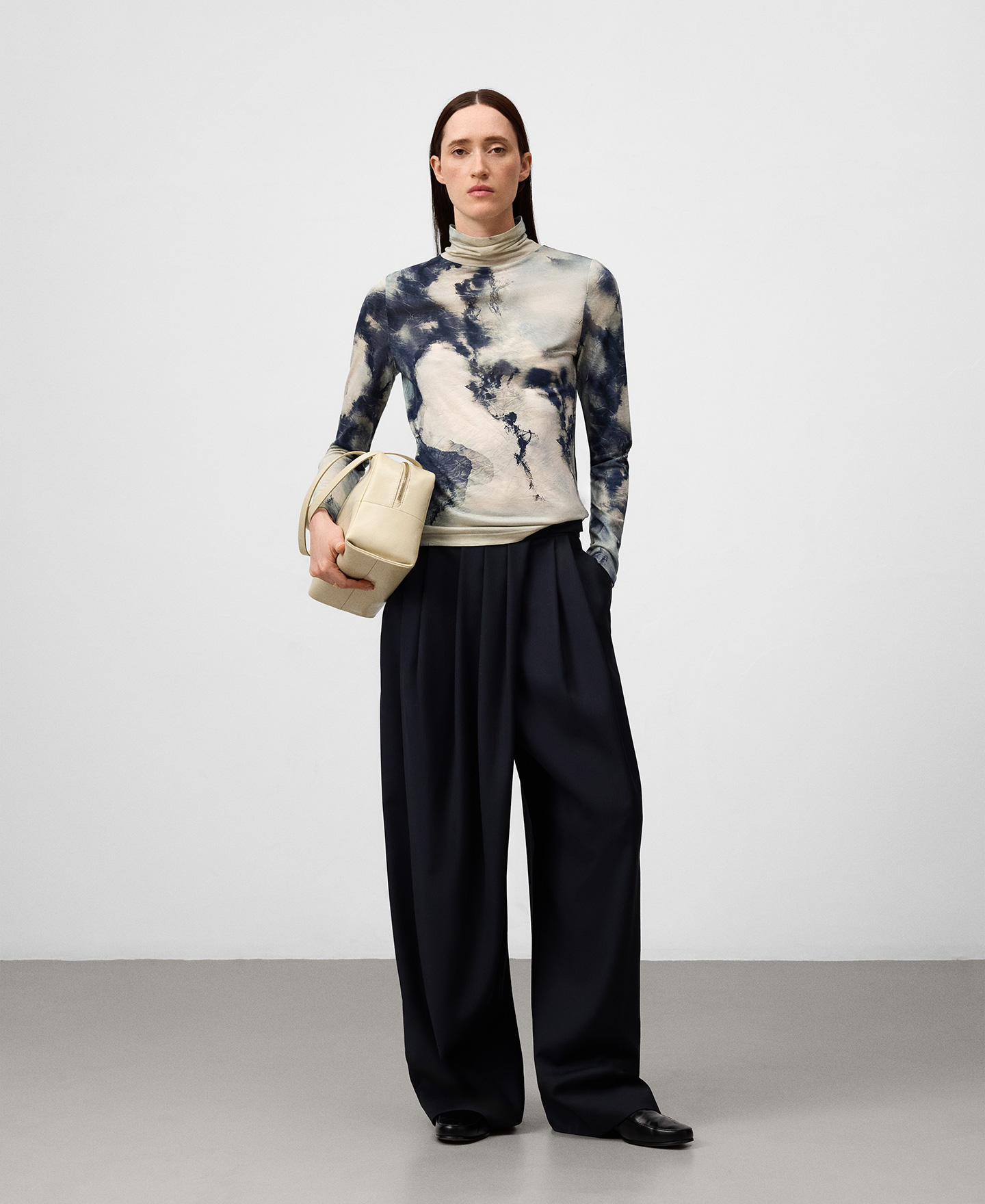 Camiseta estampada cuello chimenea mujer image number 1