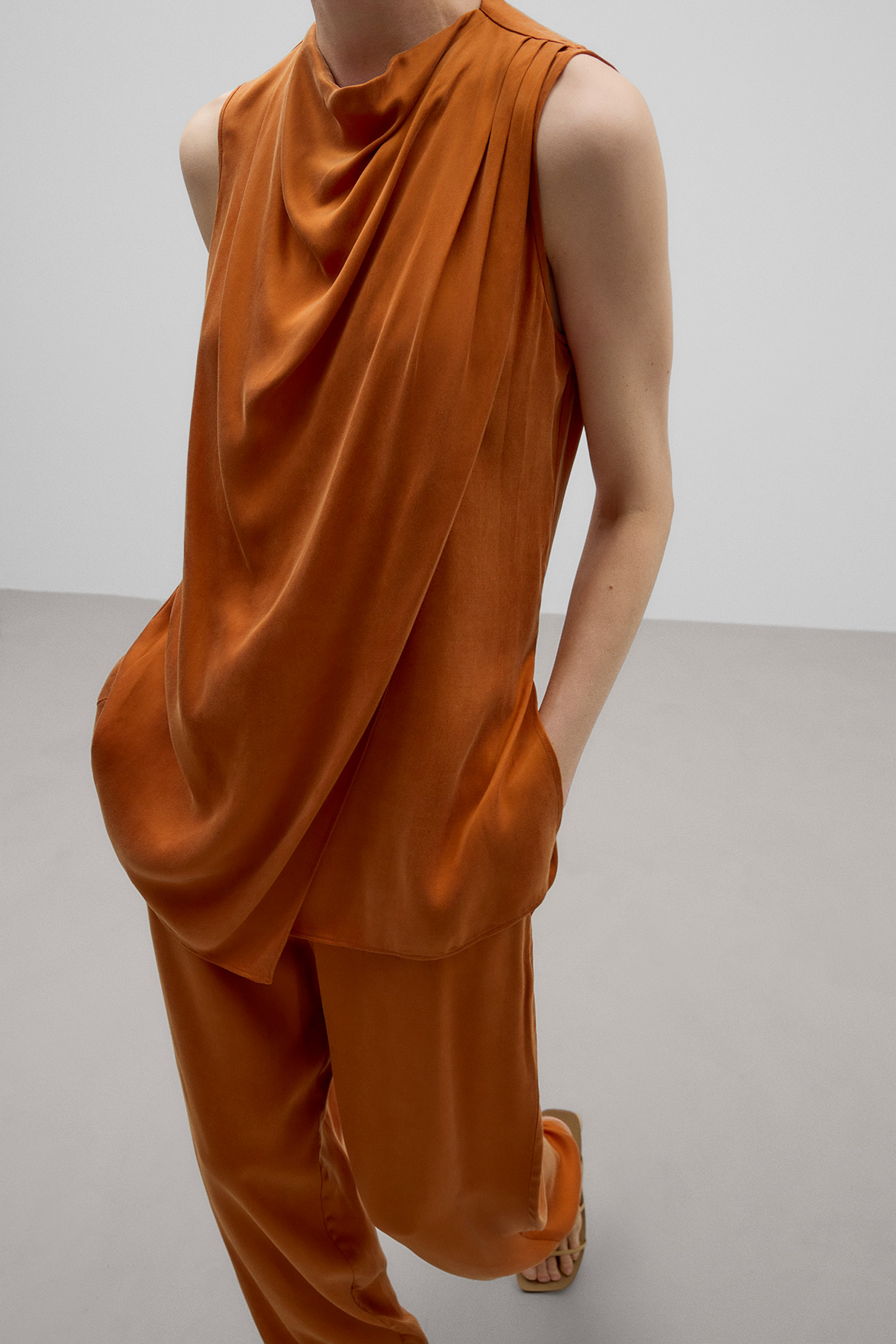 Double front orange top woman image number 3