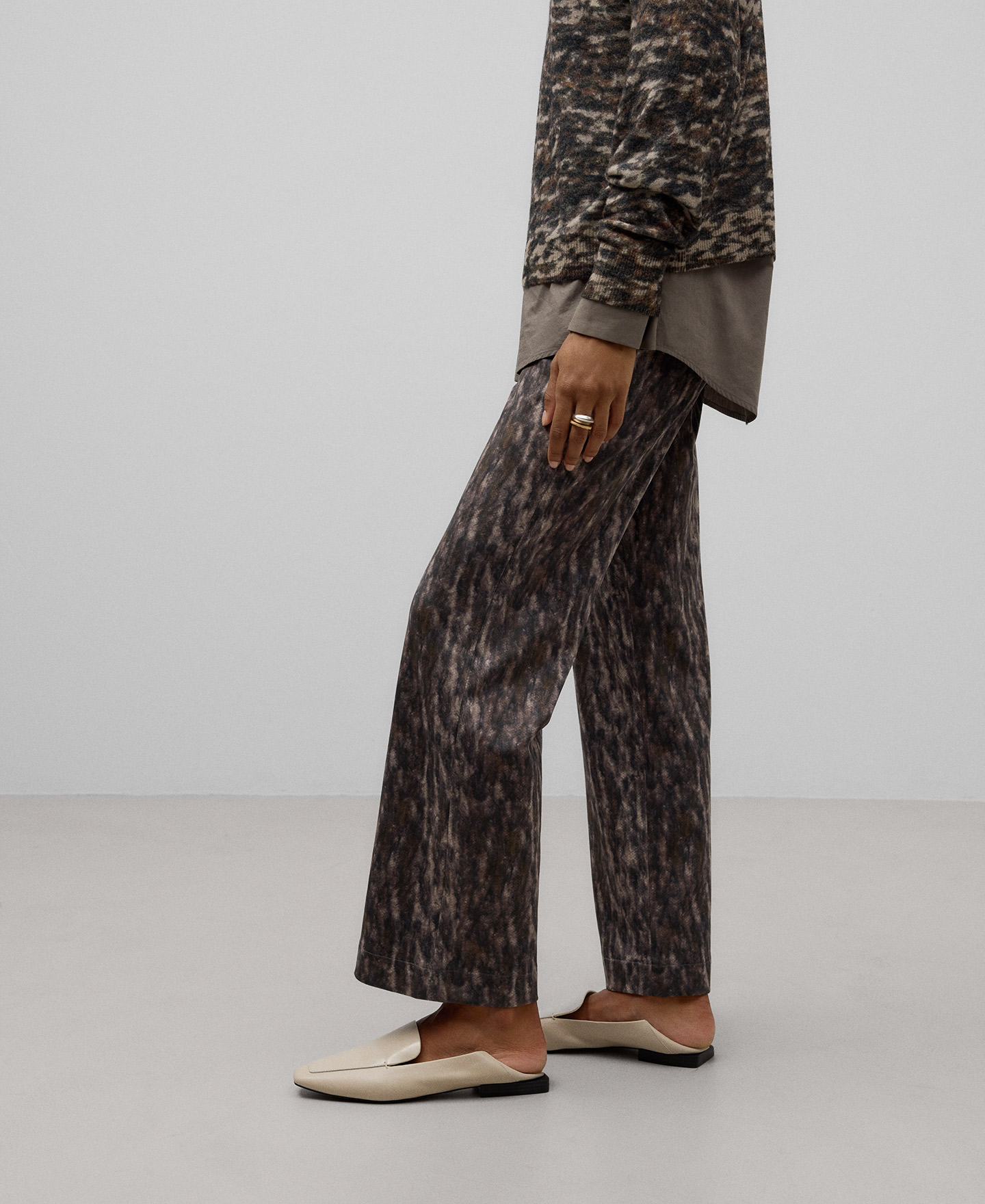 Animal print faux suede trousers woman image number 0