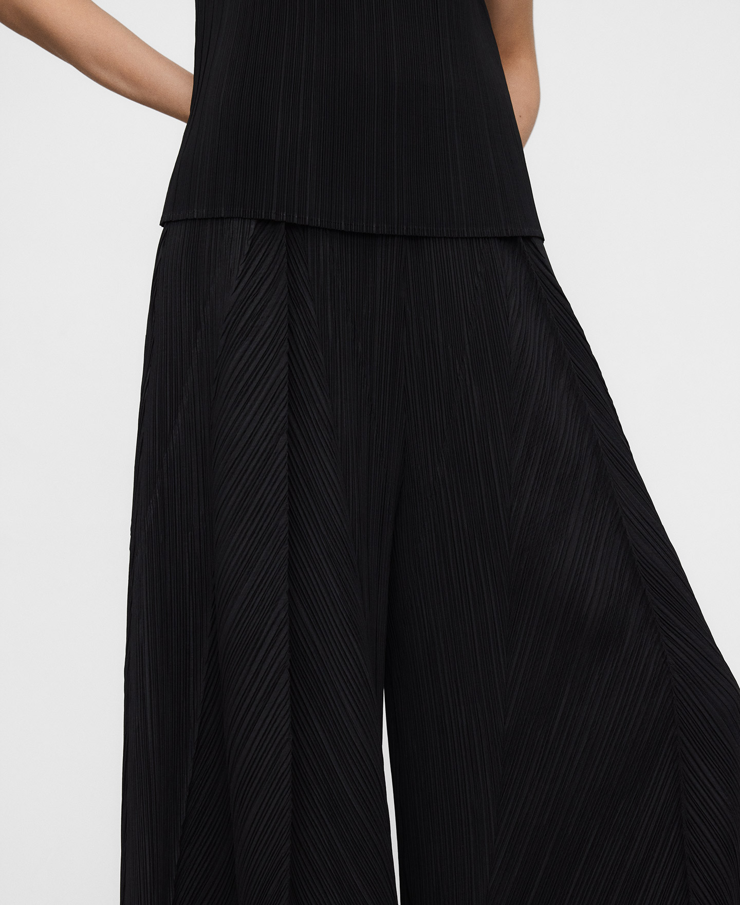 Pantalón palazzo crinkle mujer image number 3