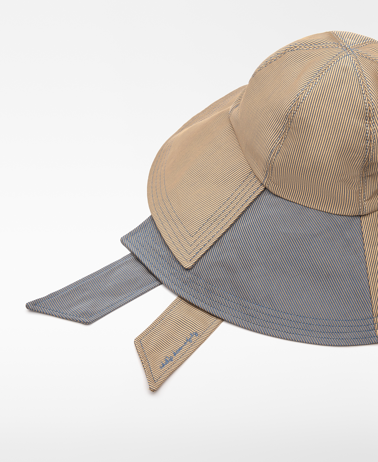 Two-tone striped fabric hat woman image number 1