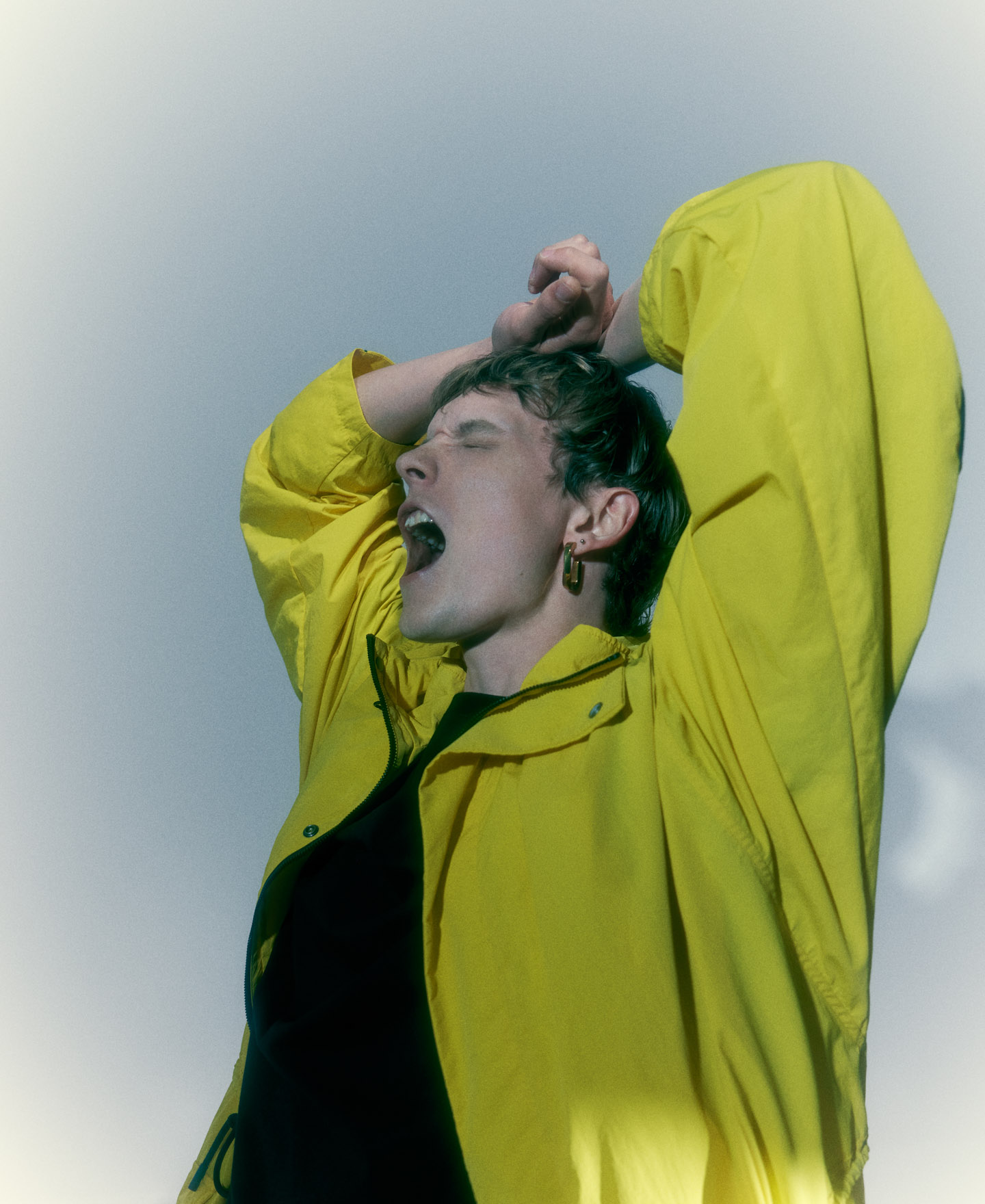 Yellow nylon men's windbreaker image number 3