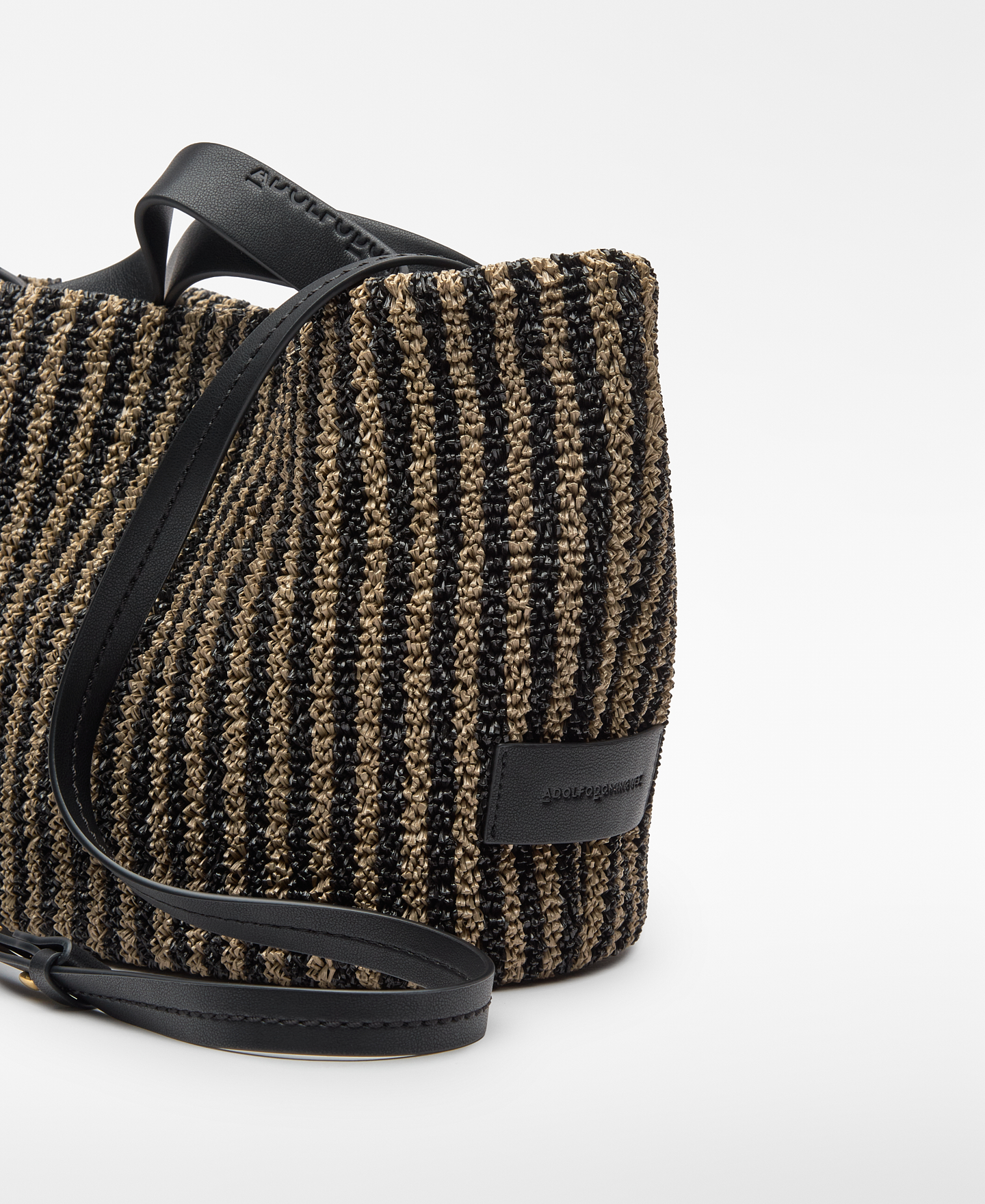 Bolso mediano textura rafia rayas image number 2