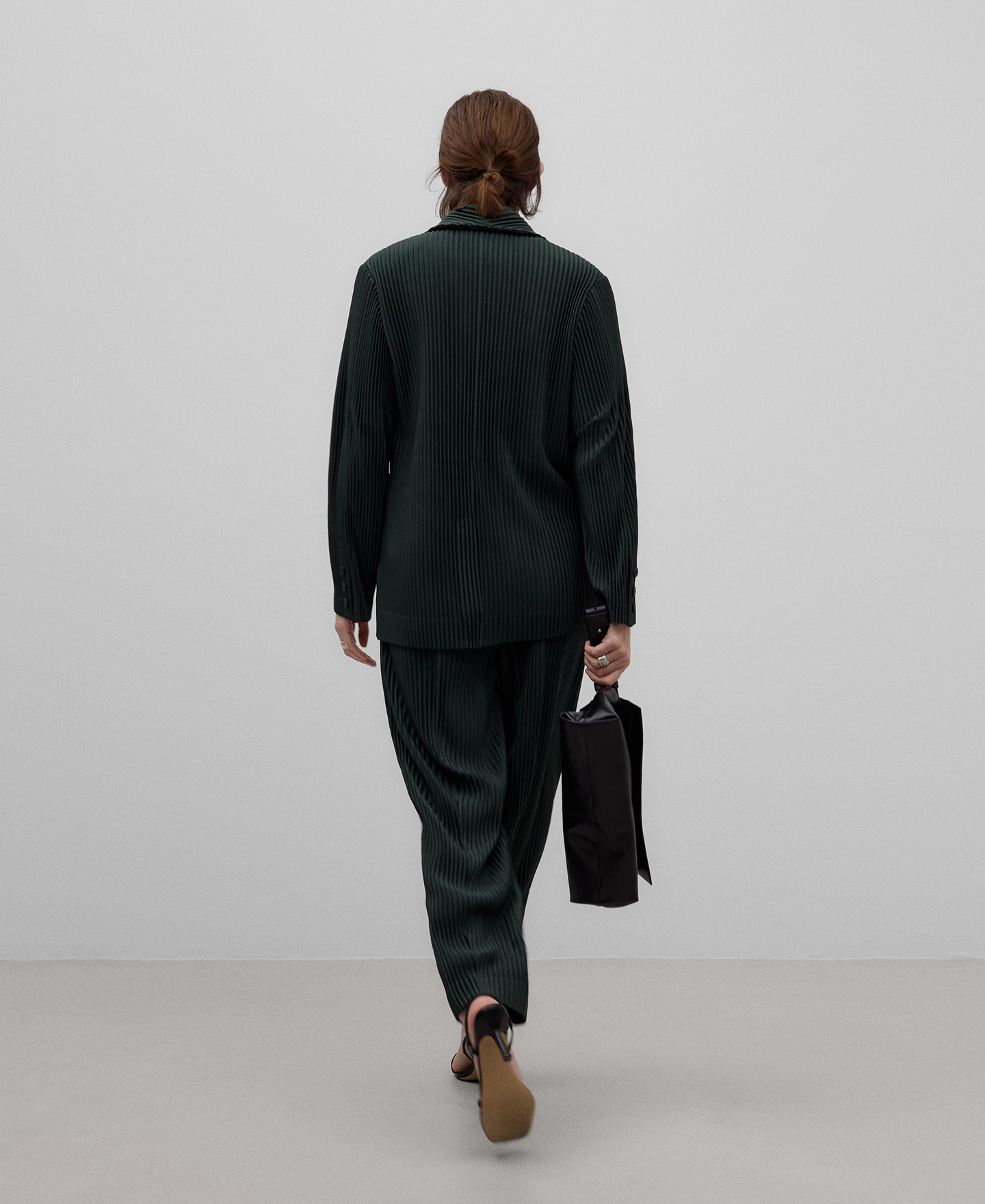 Blazer crinkle verde botella mujer image number 2