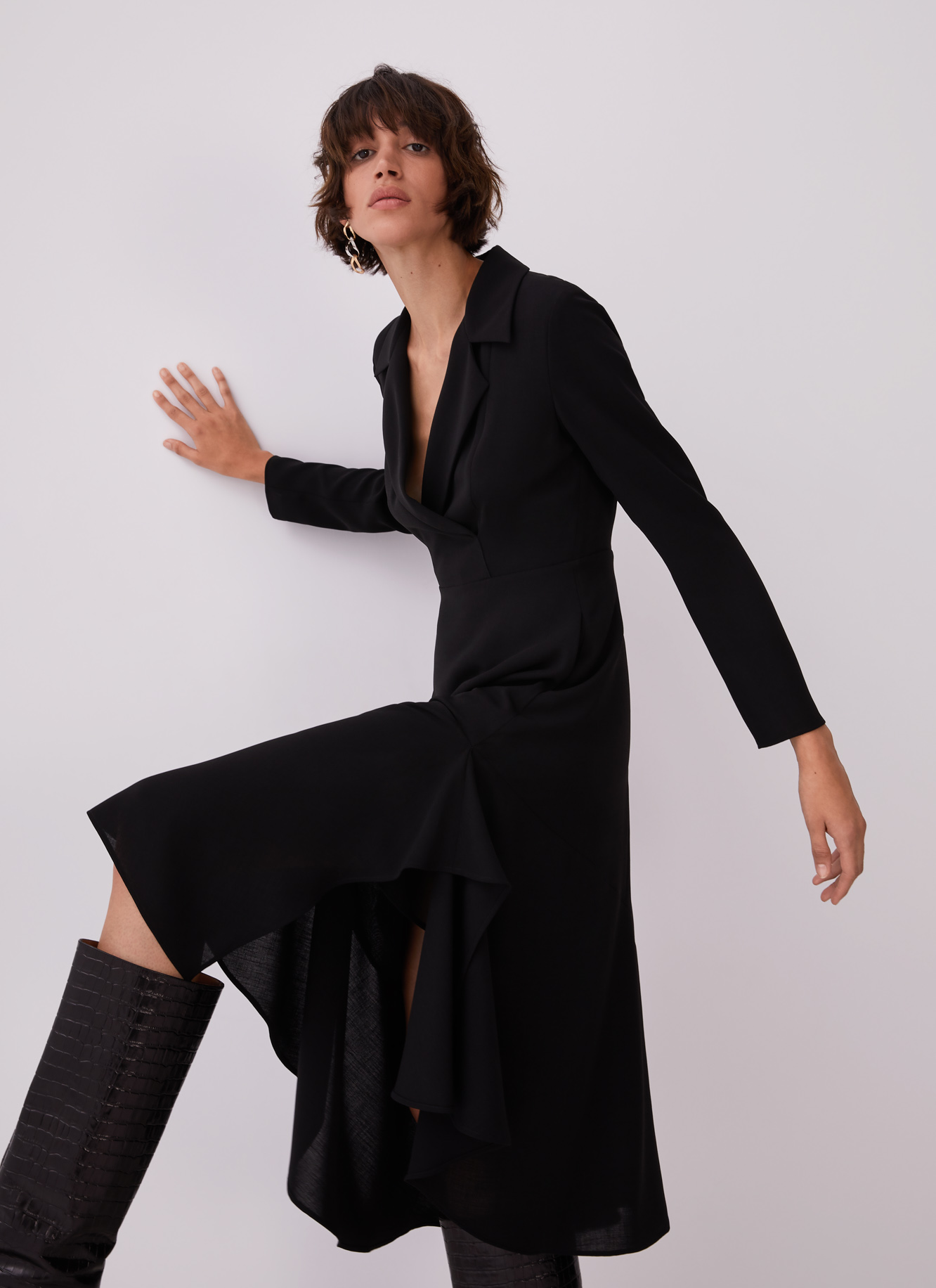 Asymmetric dress with notched lapels image number 5