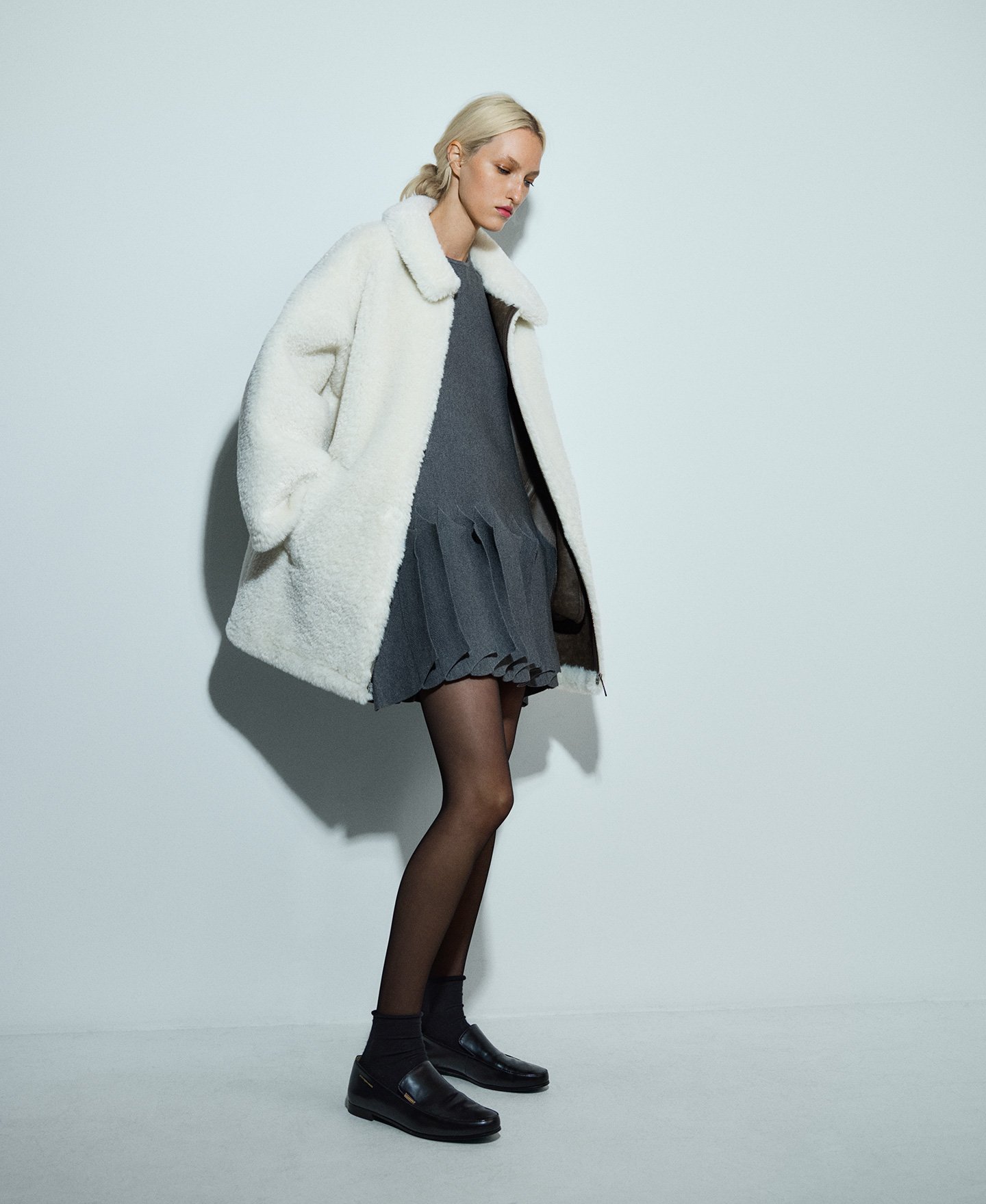 Pleated hem knit dress woman image number 1