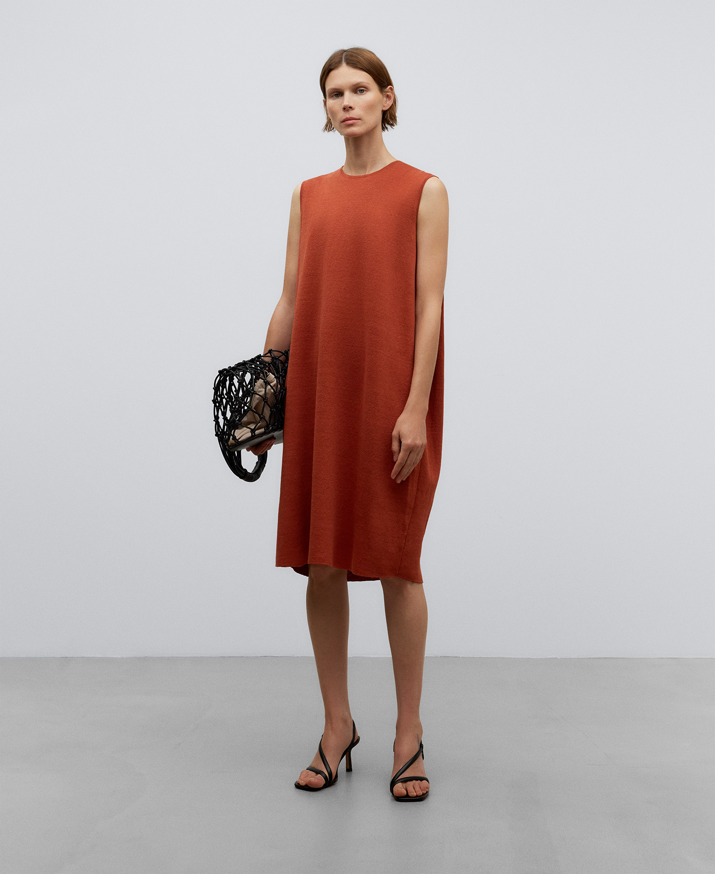 Red sleeveless dress woman image number 1