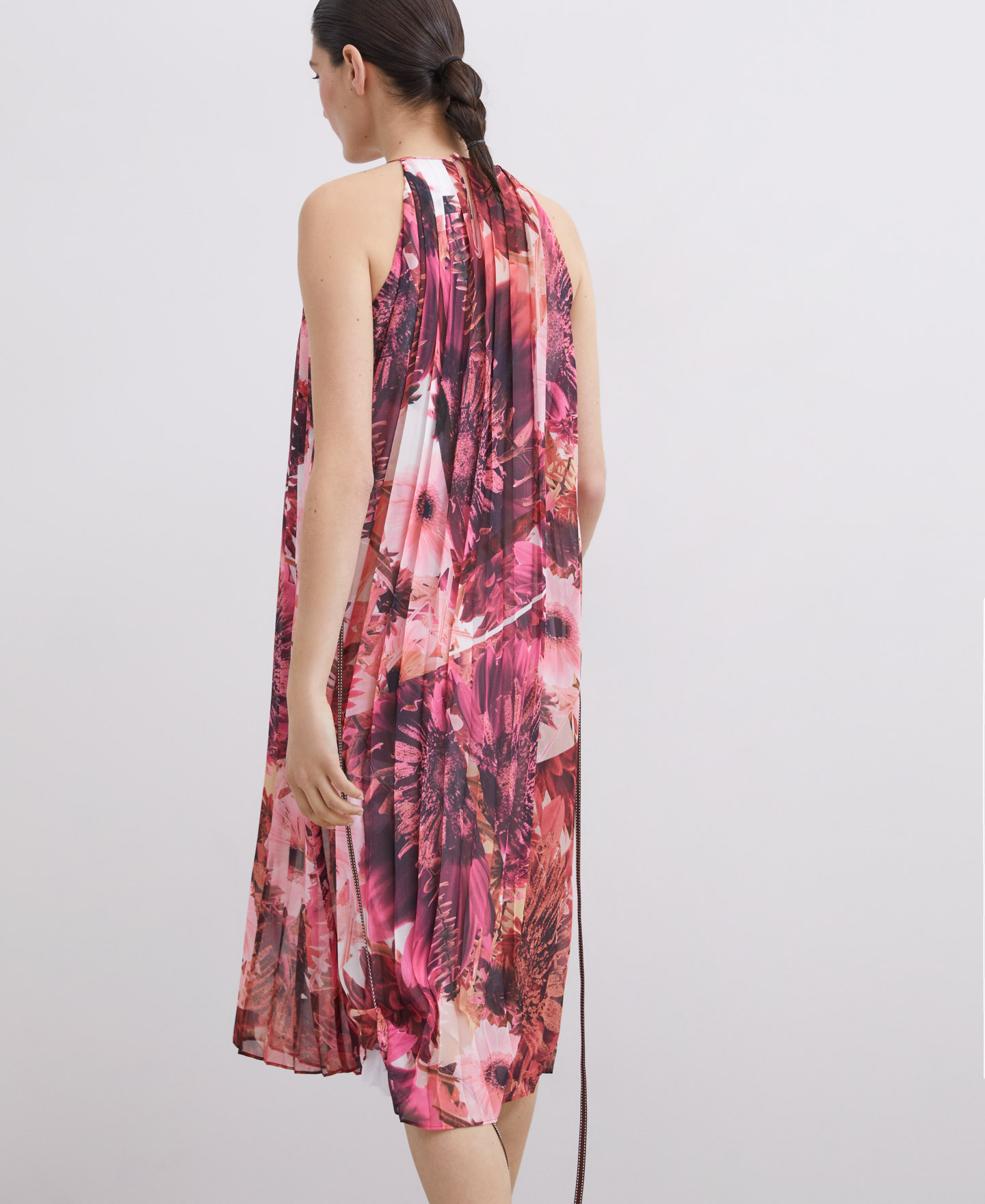 Vestido estampado escote halter image number 1
