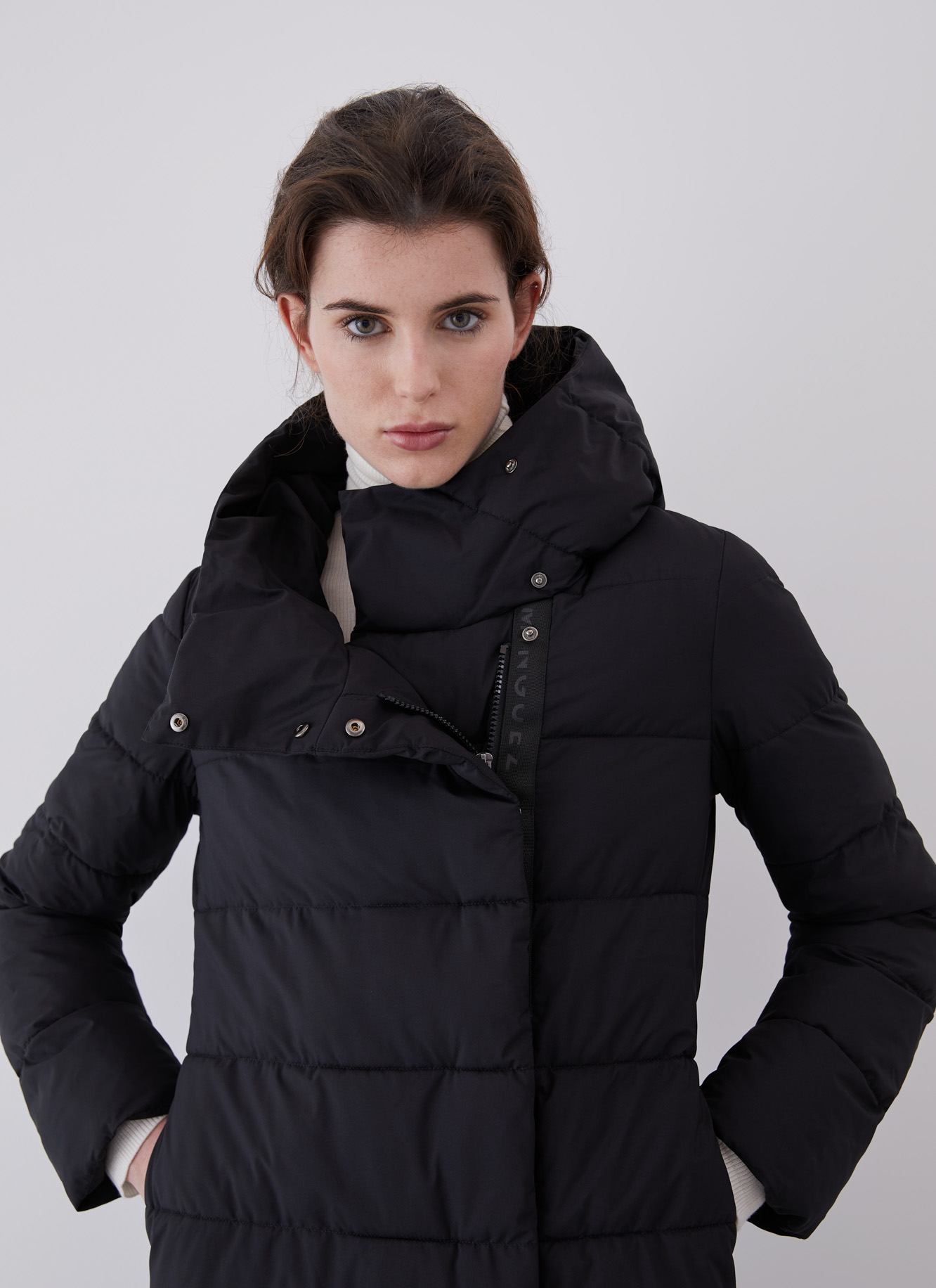 Long puffer coat with side zipper image number 3