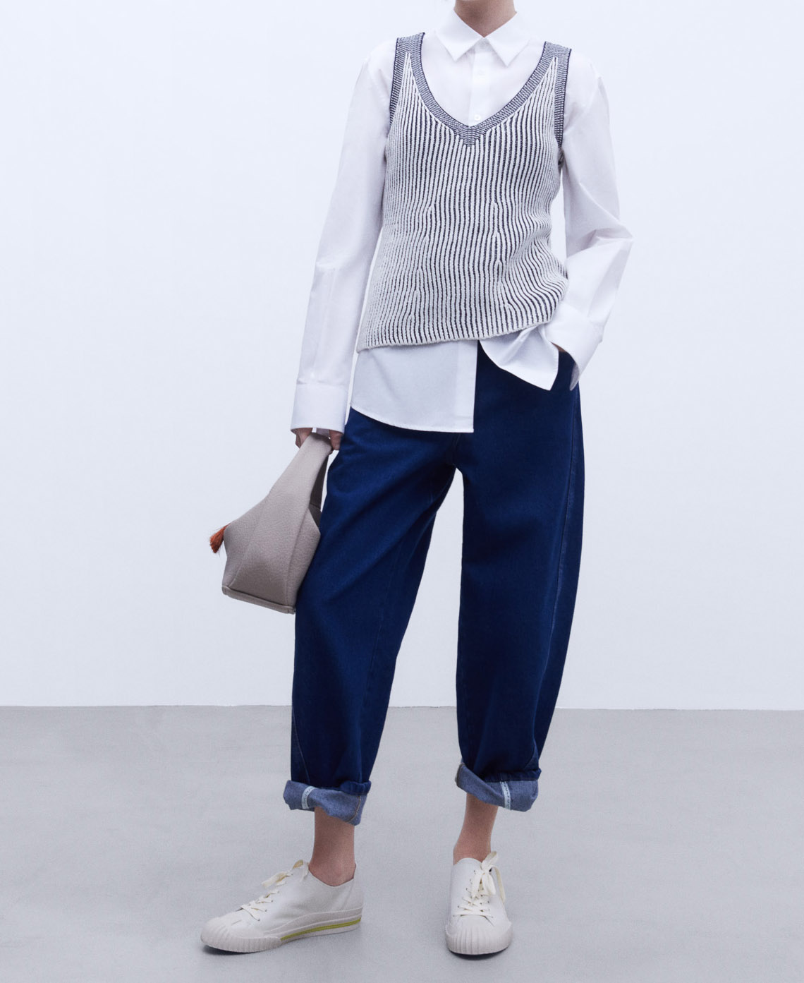 Double V-neckline knitted top image number 1