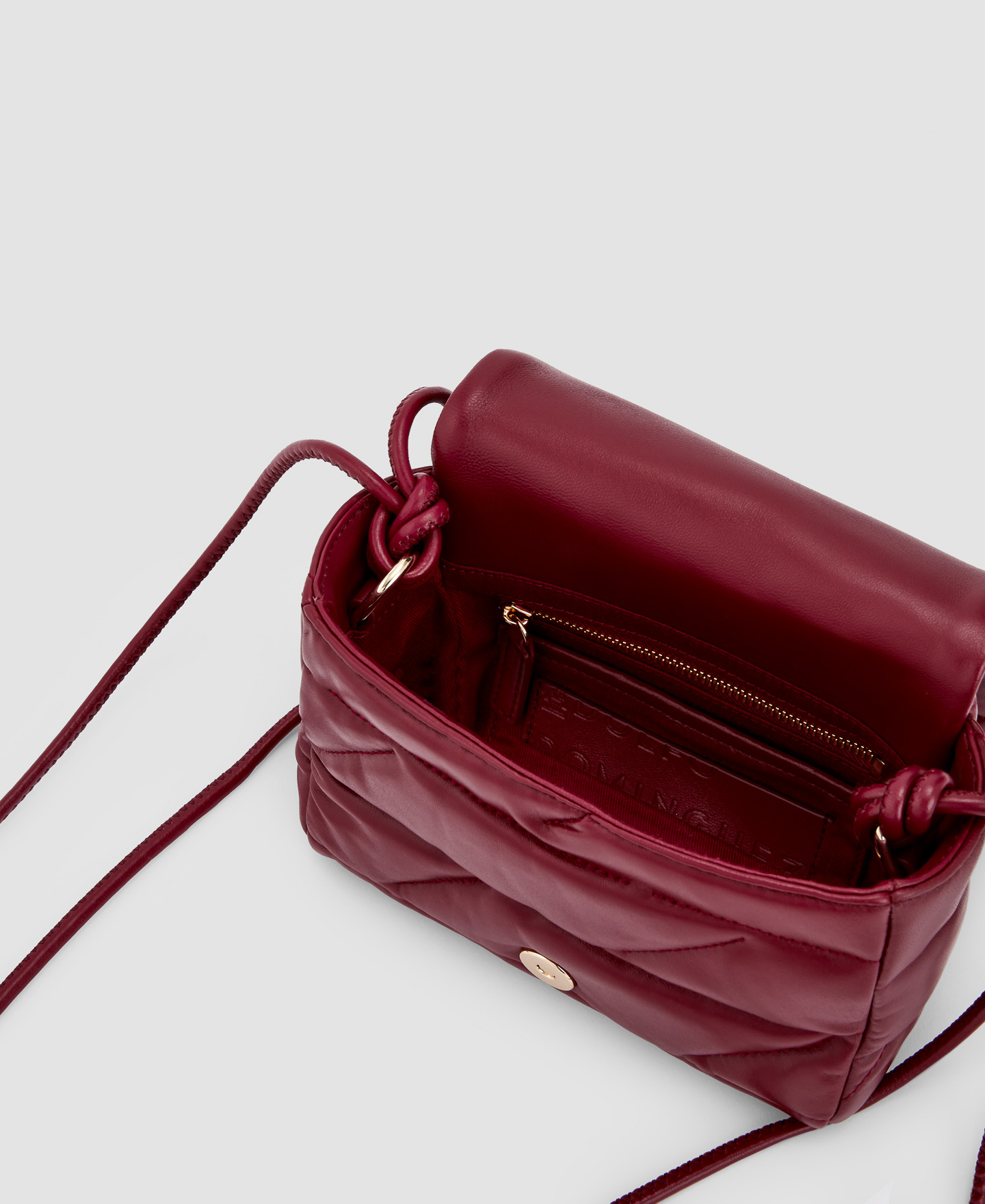Responsible leather small shoulder bag image number 3