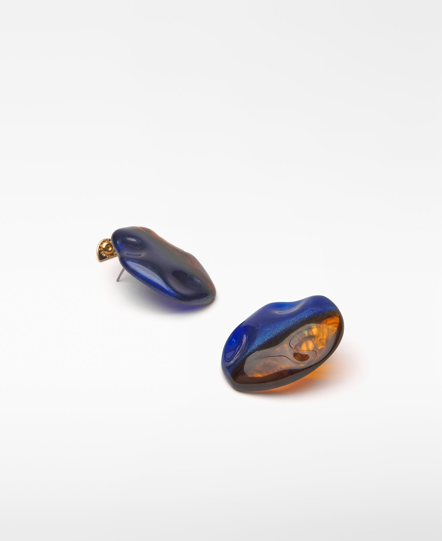 Two-tone resin earrings woman image number 2