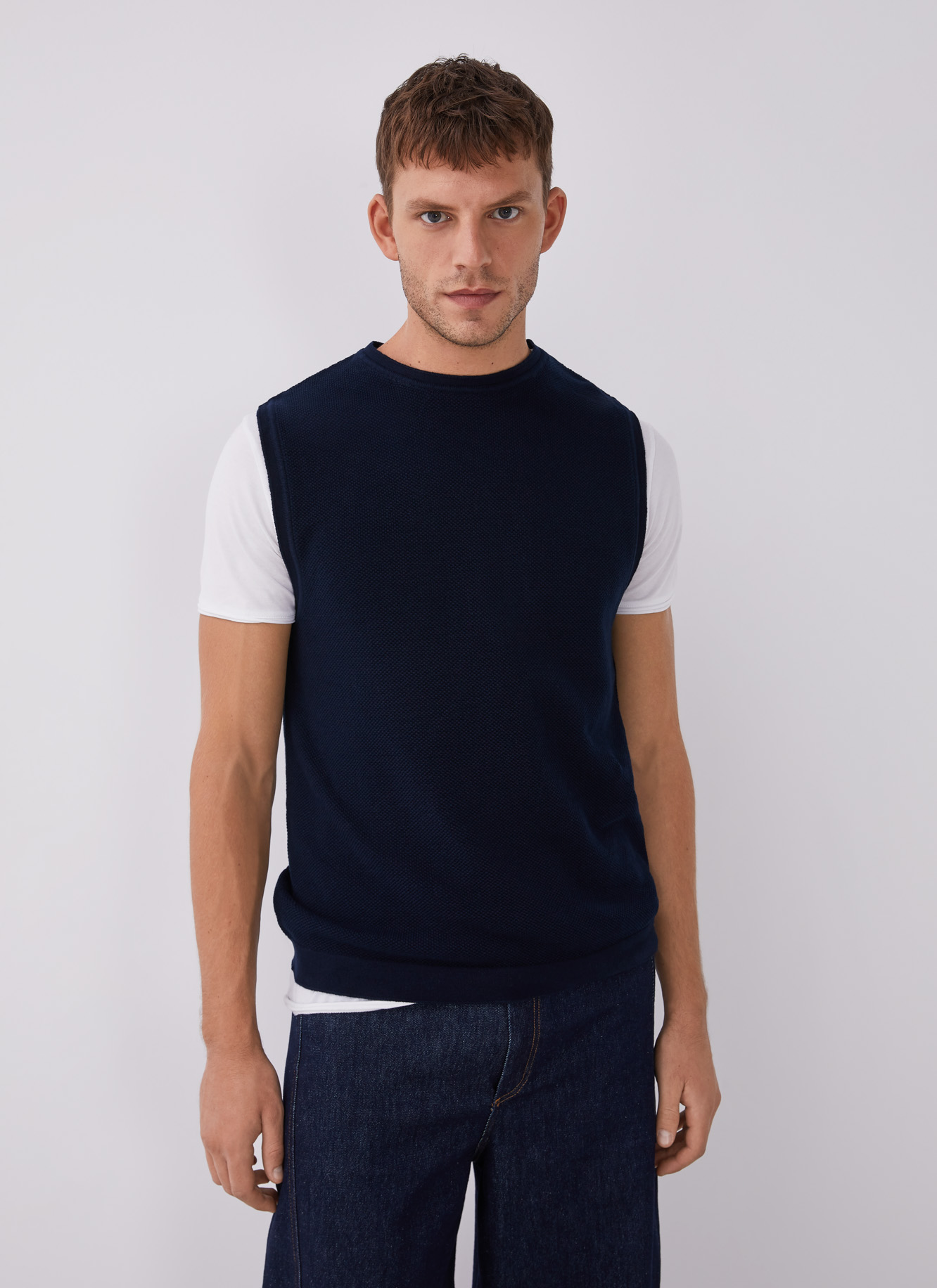 Textured cotton knitted waistcoat image number 0