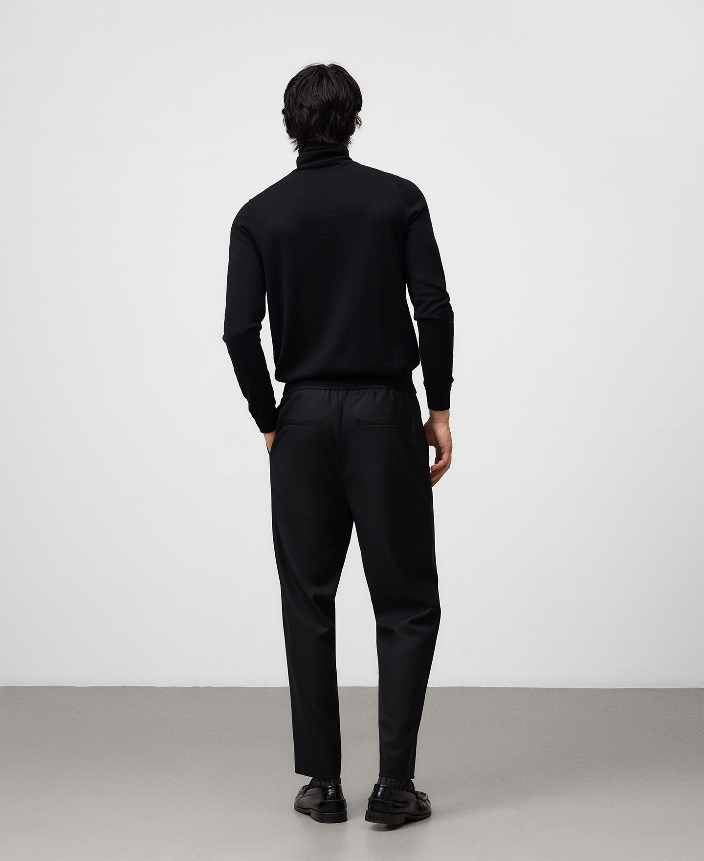 Pantalón jogger pinzas hombre image number 2