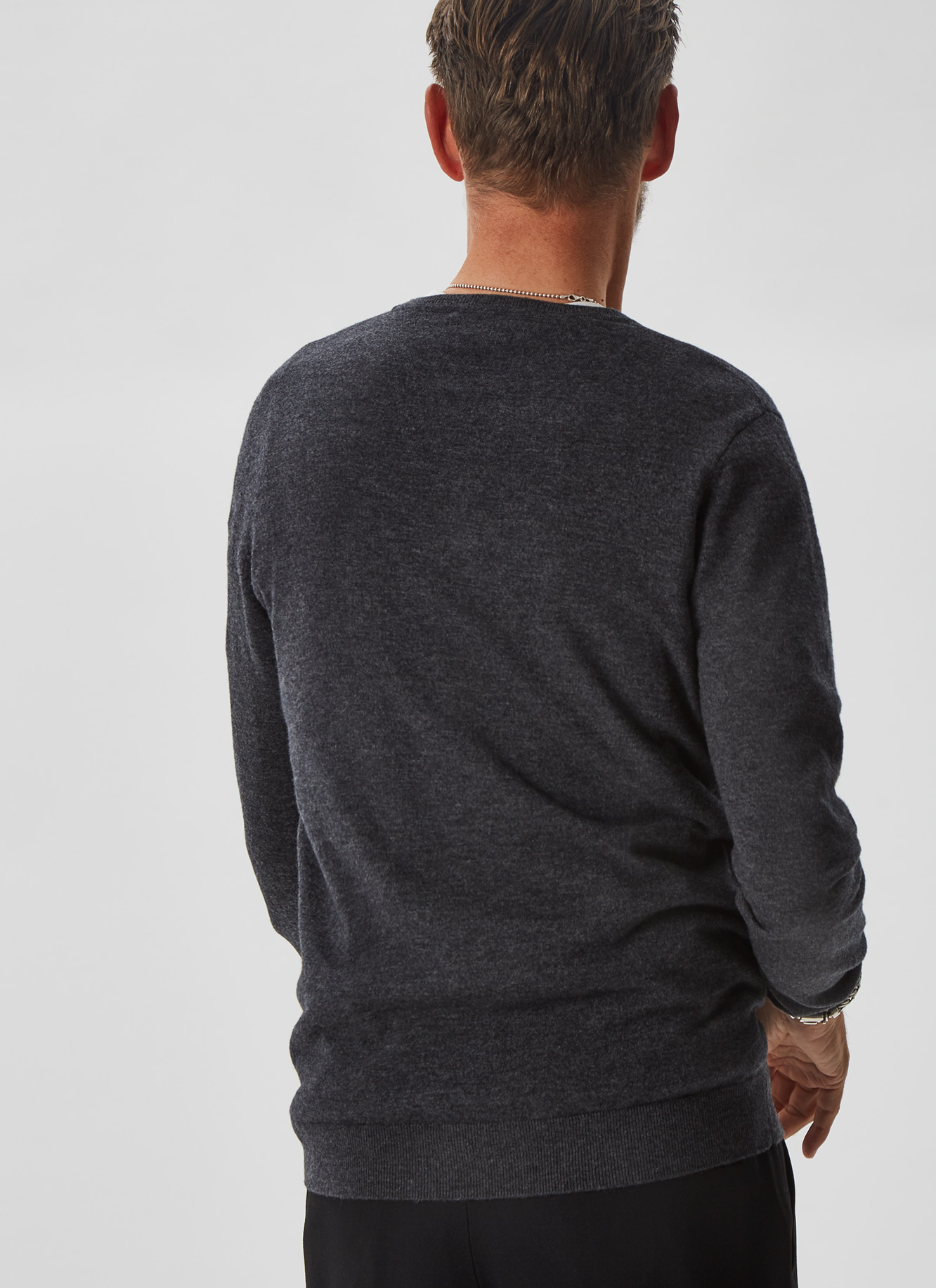 Merino v-neckline sweater image number 2