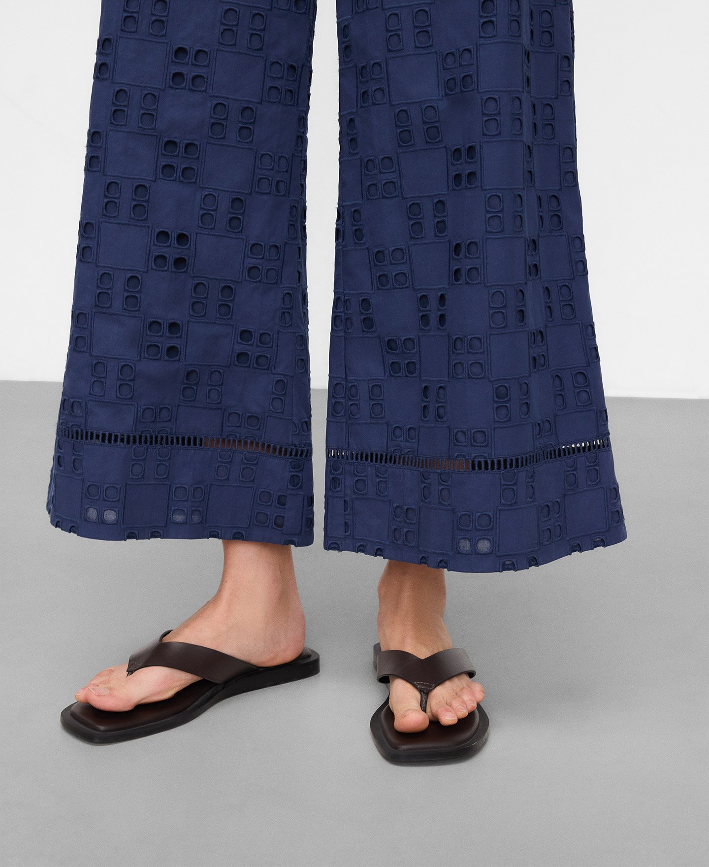 Poplin trousers with English embroidery image number 3