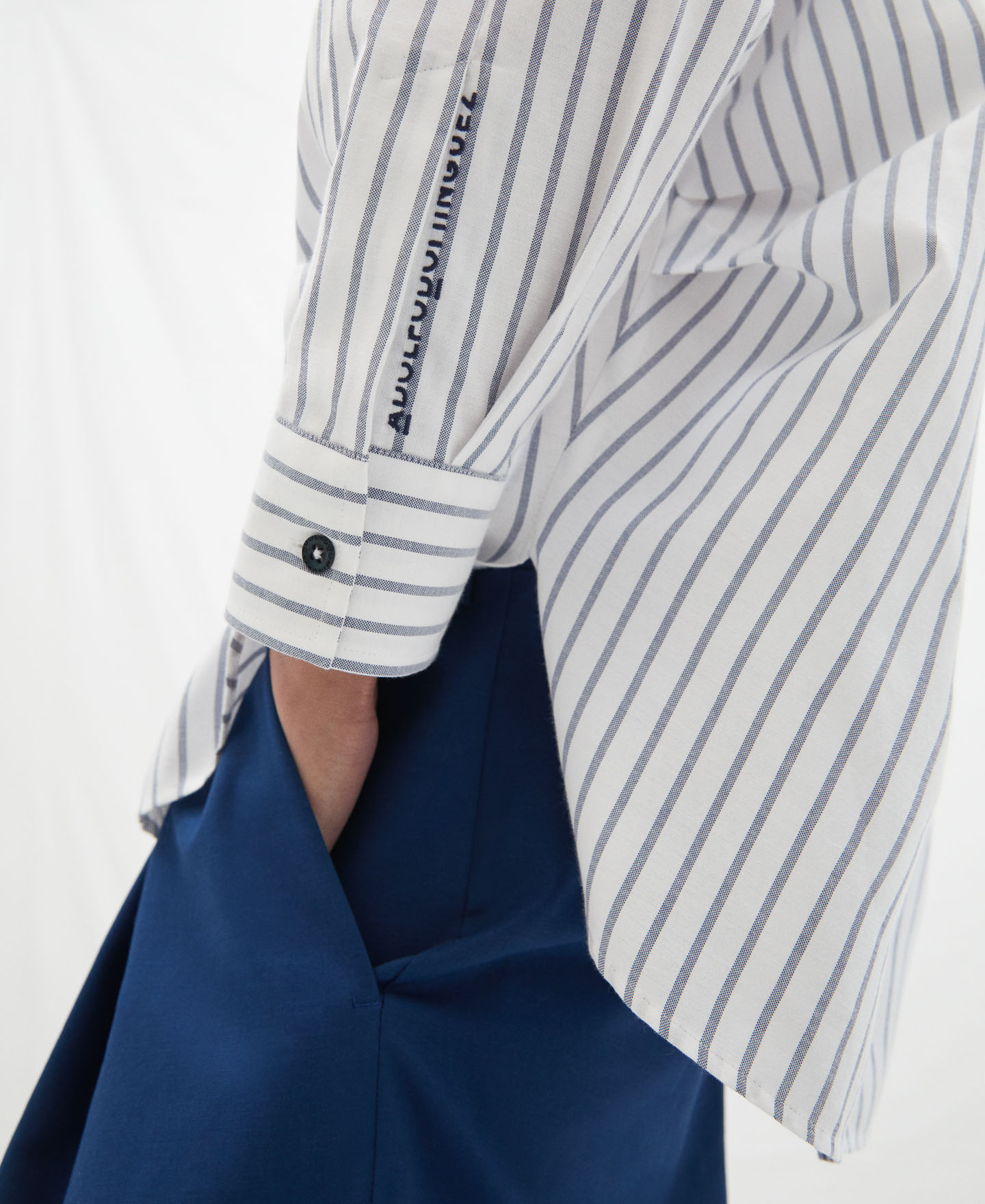 Camisa oversize bolsillo vaciado image number 3