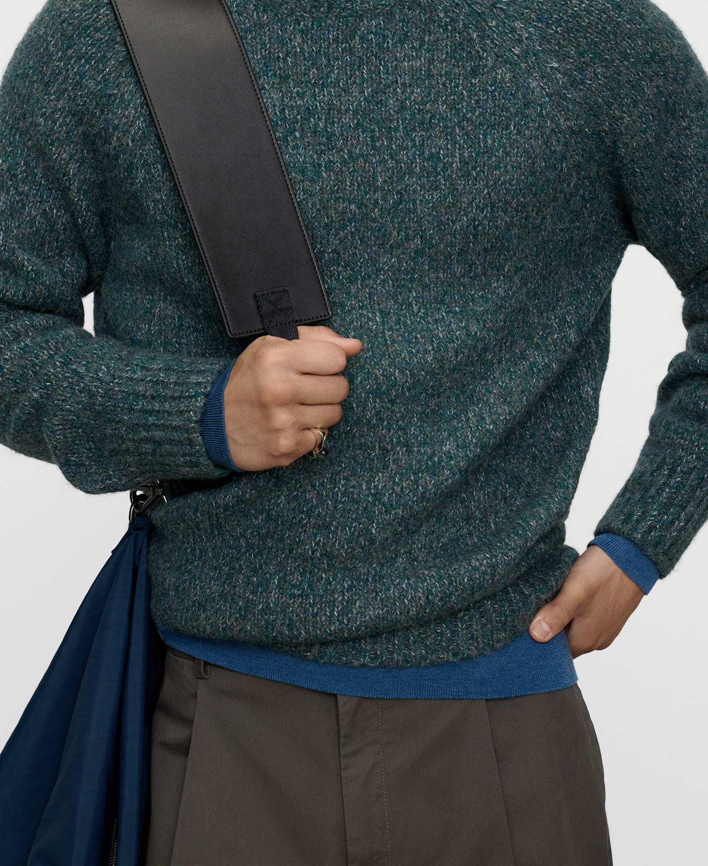 Pull en maille chin&eacute;e &agrave; manches raglan image number 3