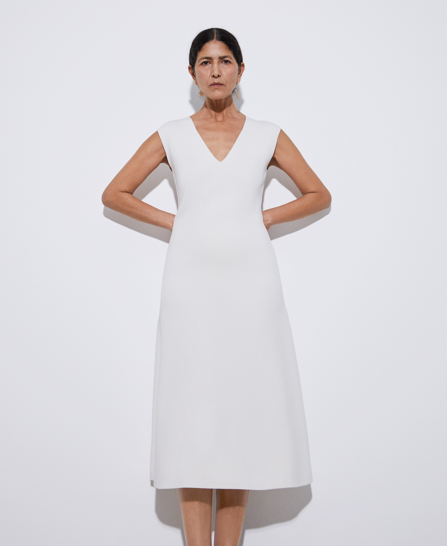 Vestido cuello pico en viscosa y nylon image number 0