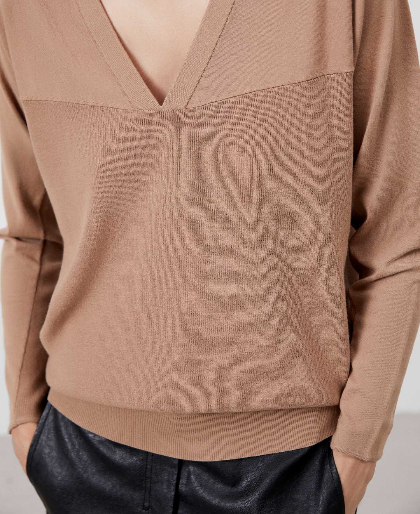 V-neck viscose sweater image number 3