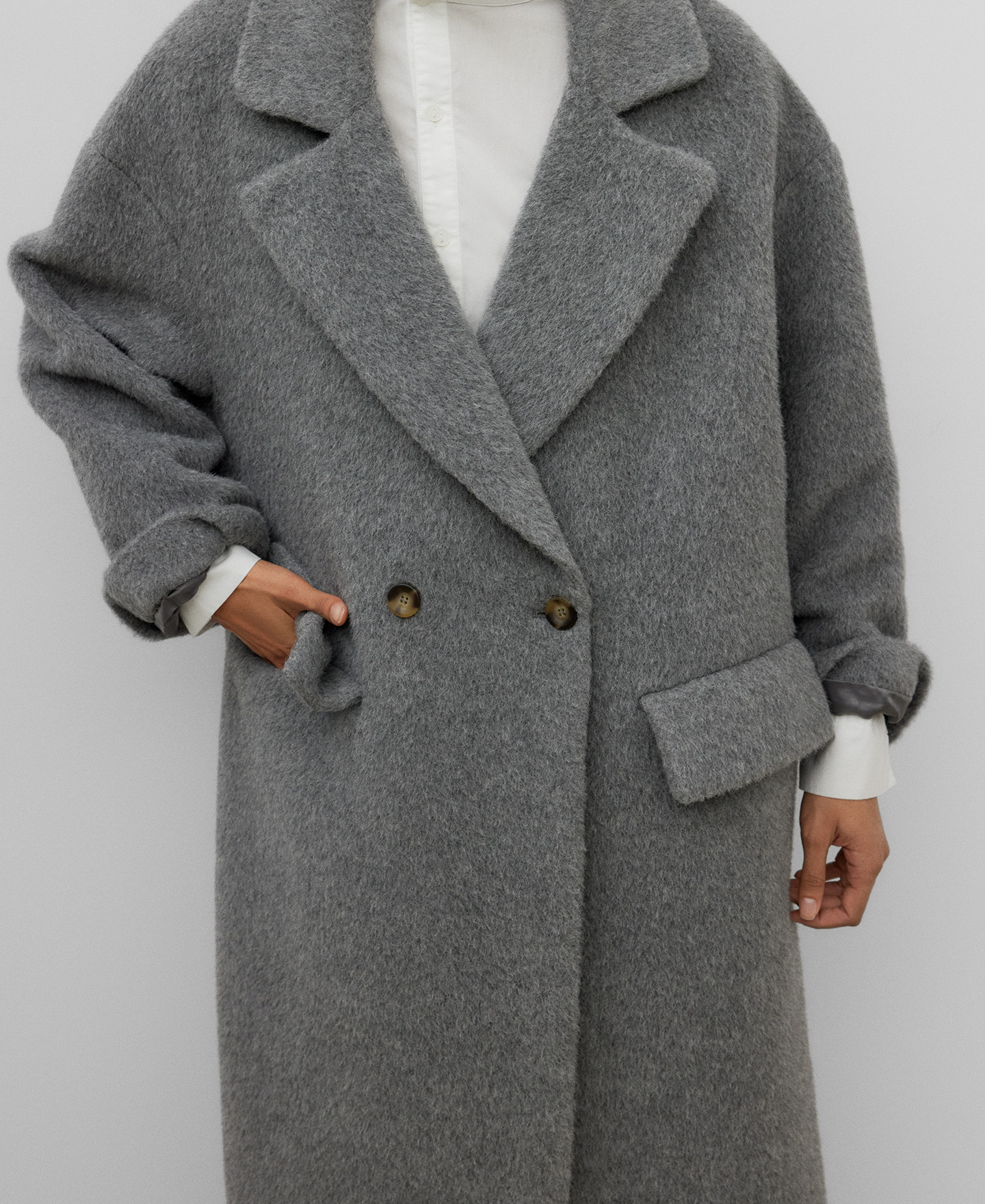 Grey alpaca woven coat for women image number 3