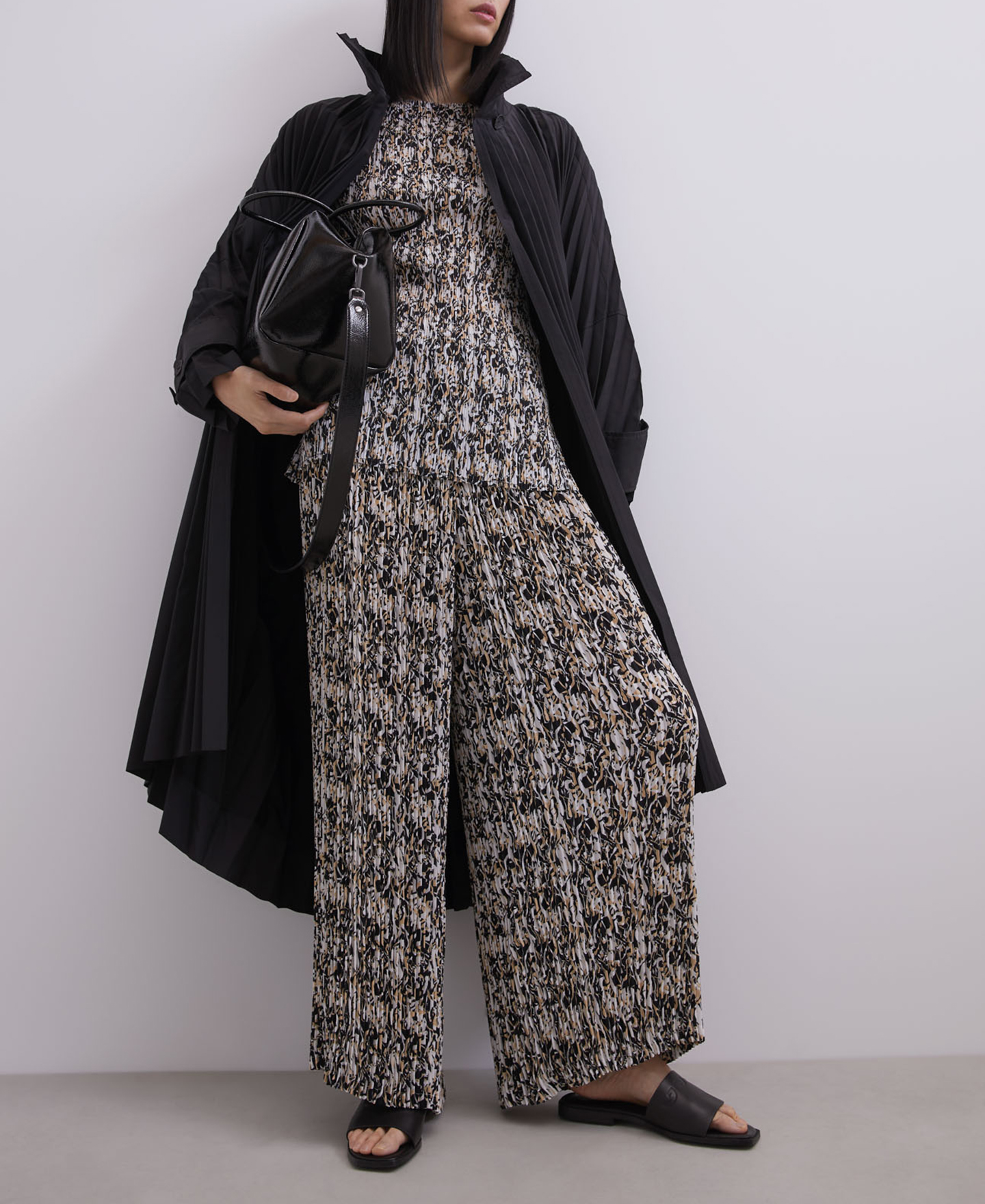 Crinkle printed top with crew neckline image number 0