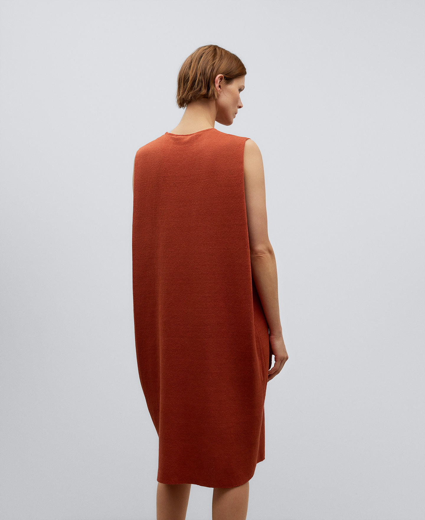 Red sleeveless dress woman image number 2