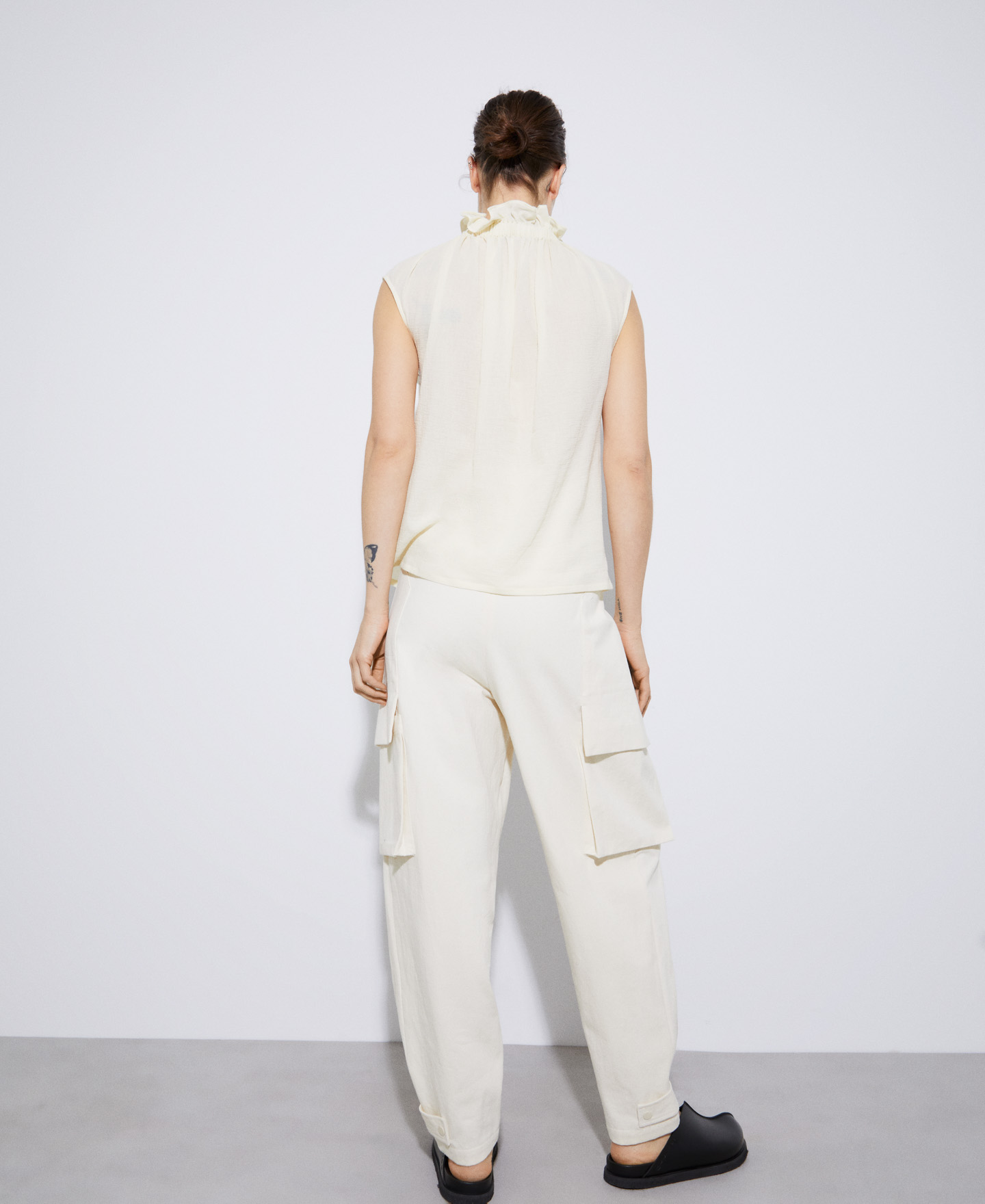 Sleeveless top in cotton image number 2