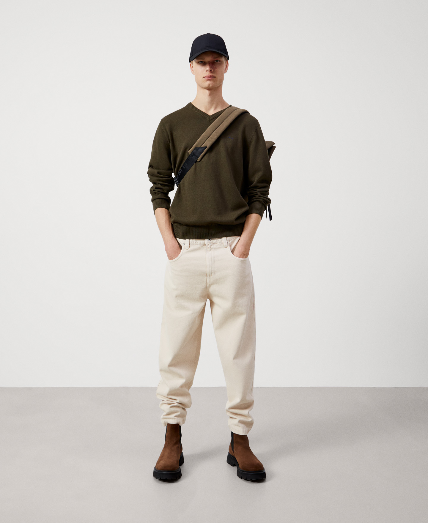 Cotton and wool V-neck sweater image number 1