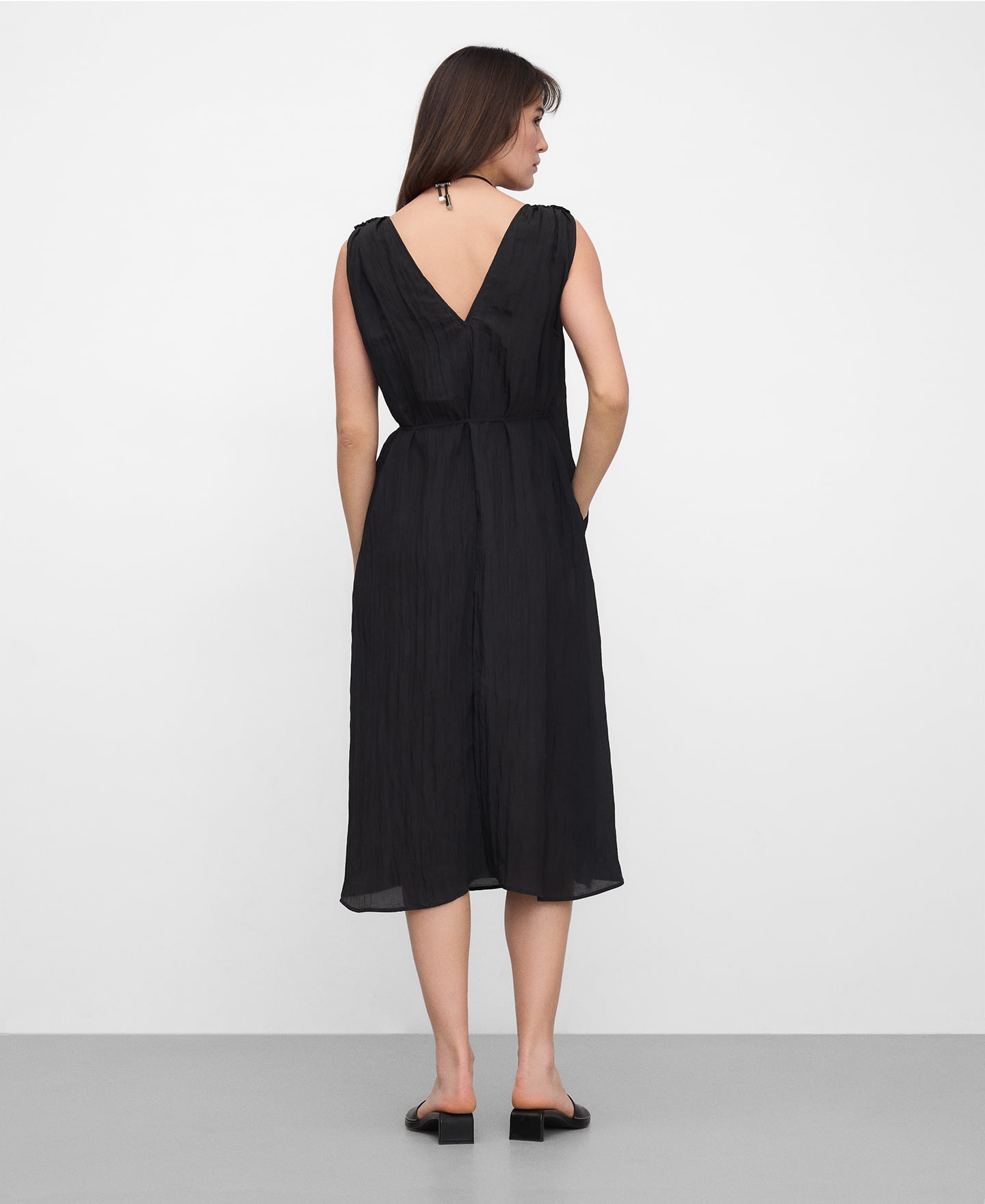 Winkled-effect wrap dress image number 2