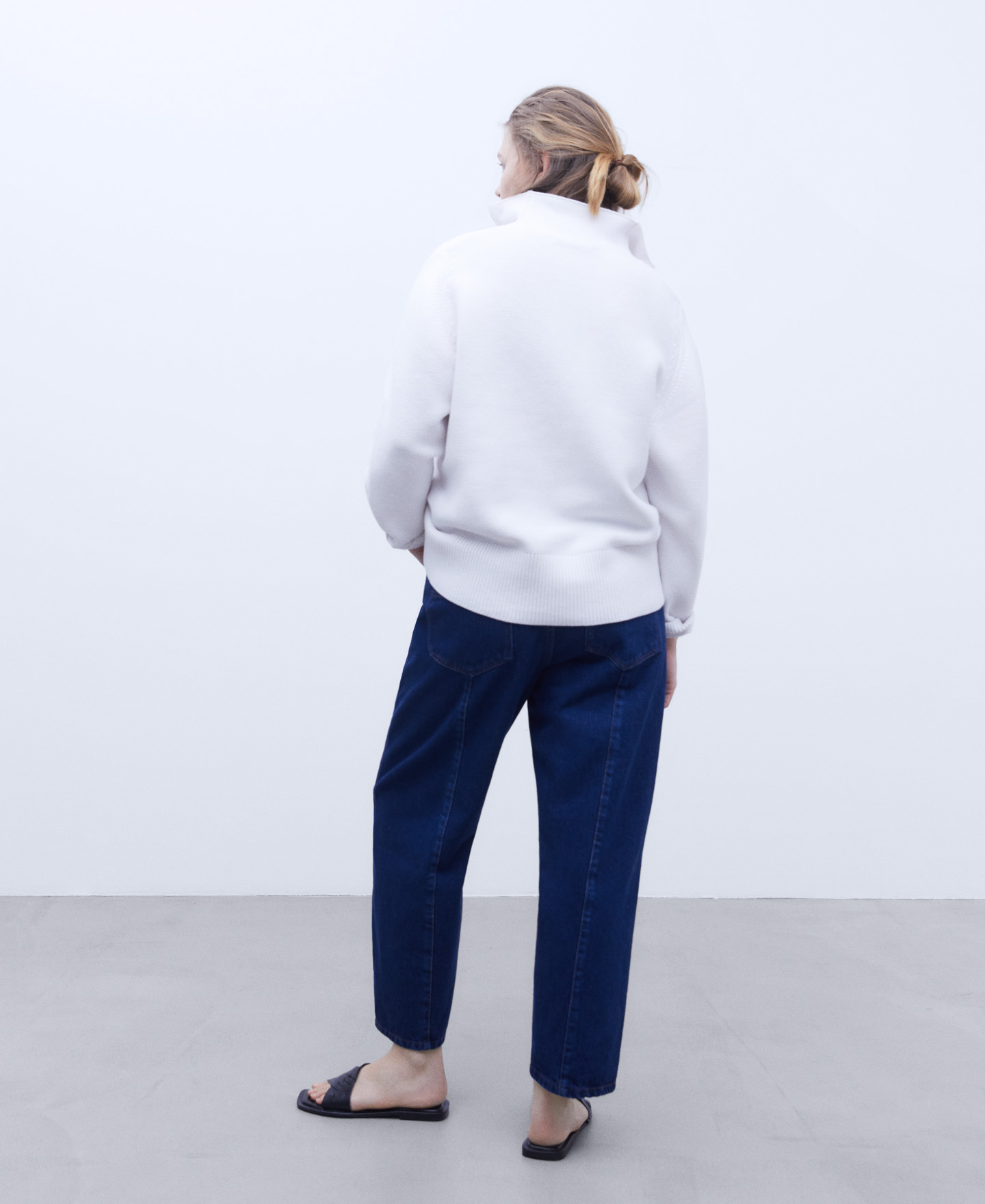 Zip knitted sweater image number 2