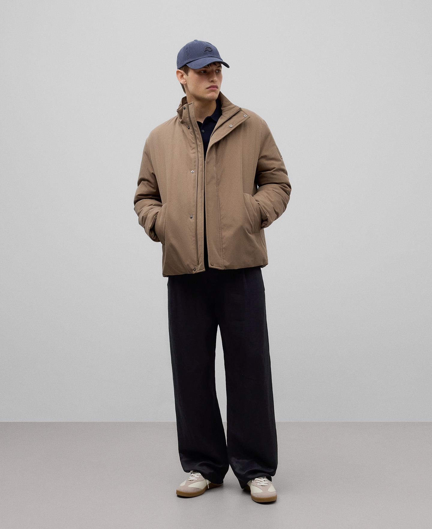 Short padded jacket man image number 1
