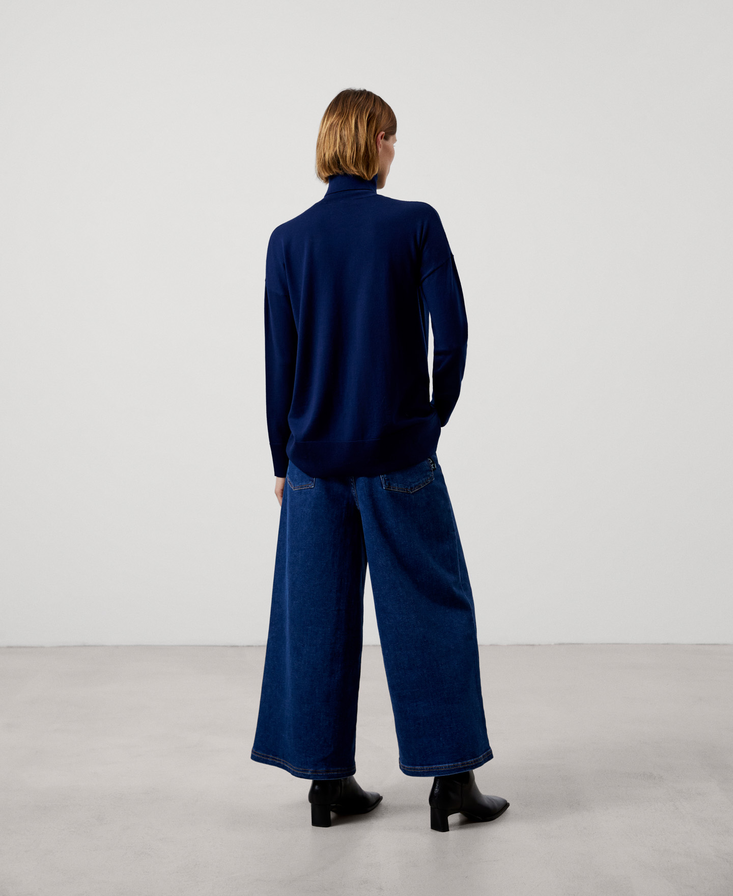 Merino wool turtleneck sweater image number 2