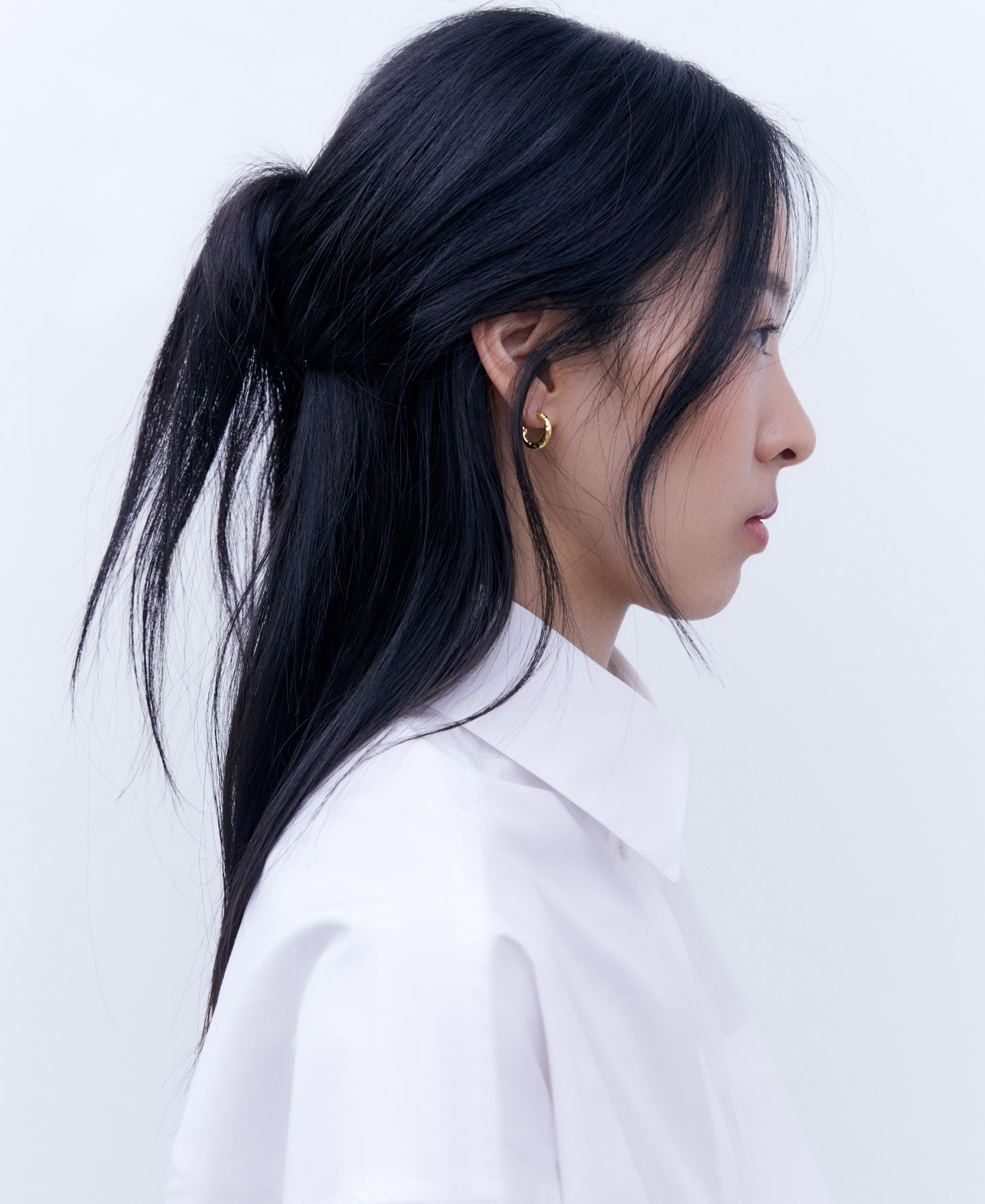 Basic hoop earring image number 3