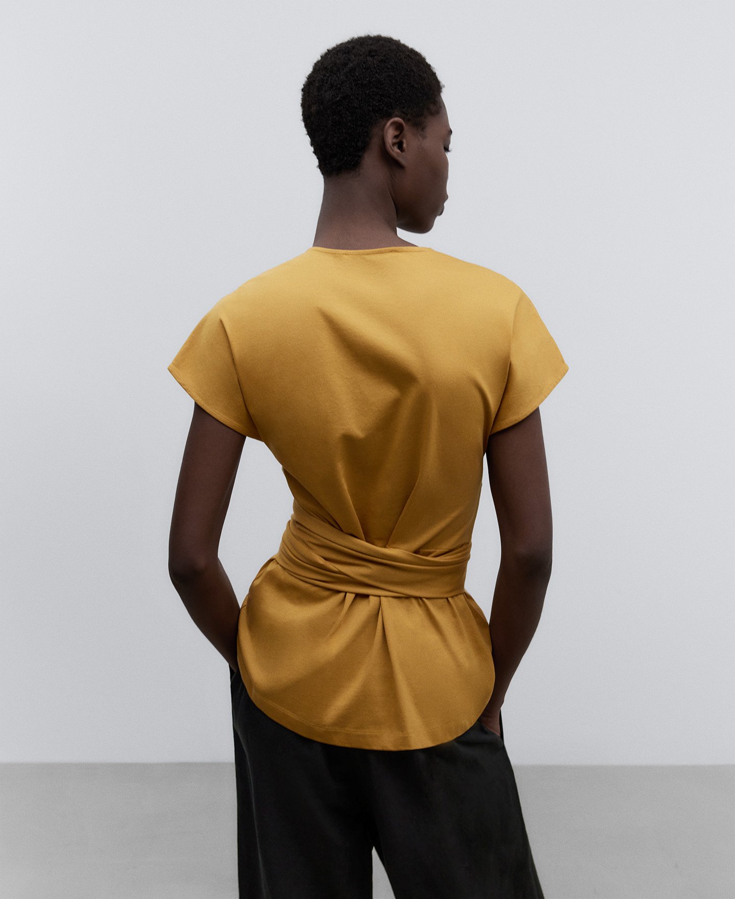 Camiseta con nudo en cintura mujer image number 2