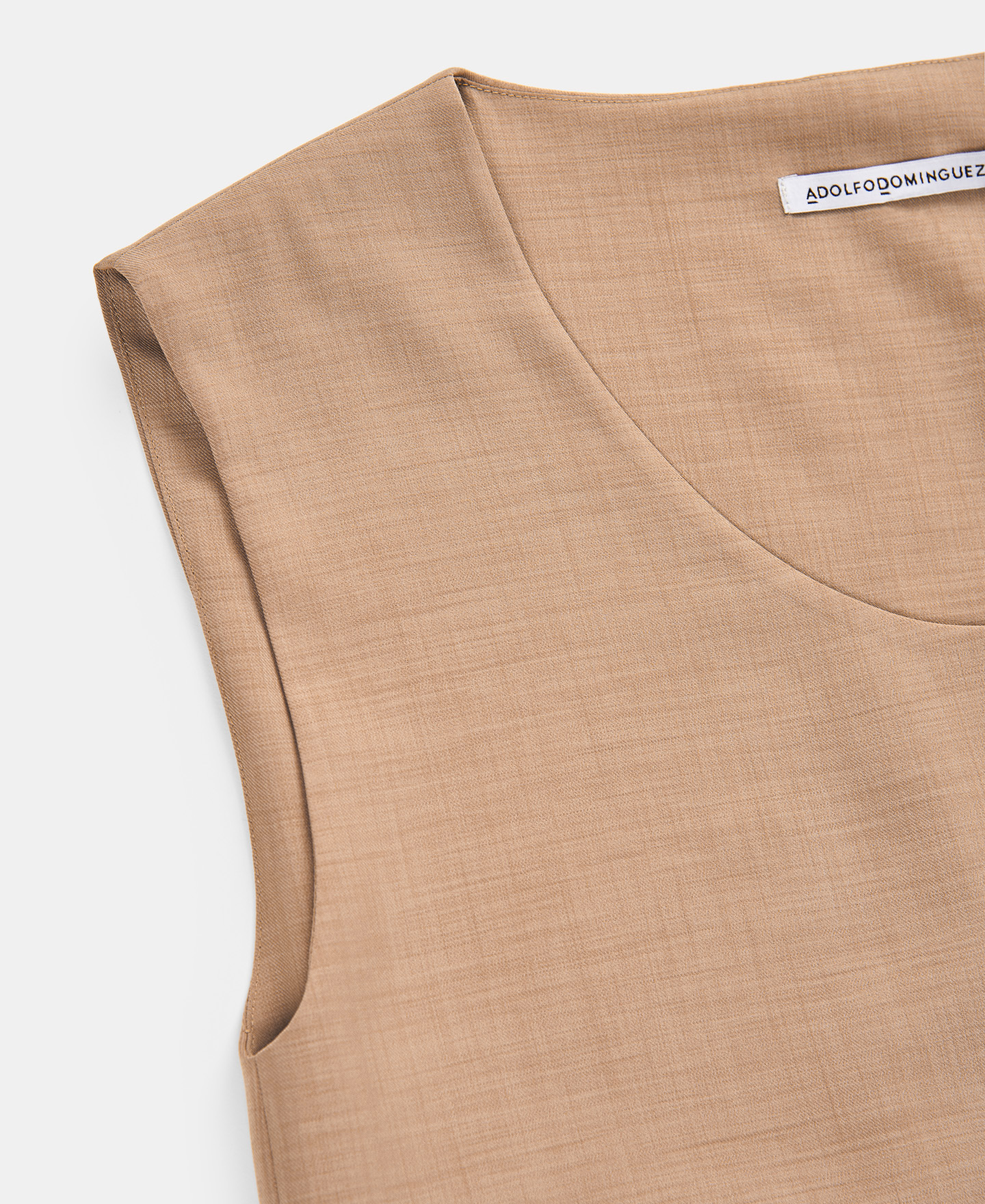 Sleeveless round collar top image number 6