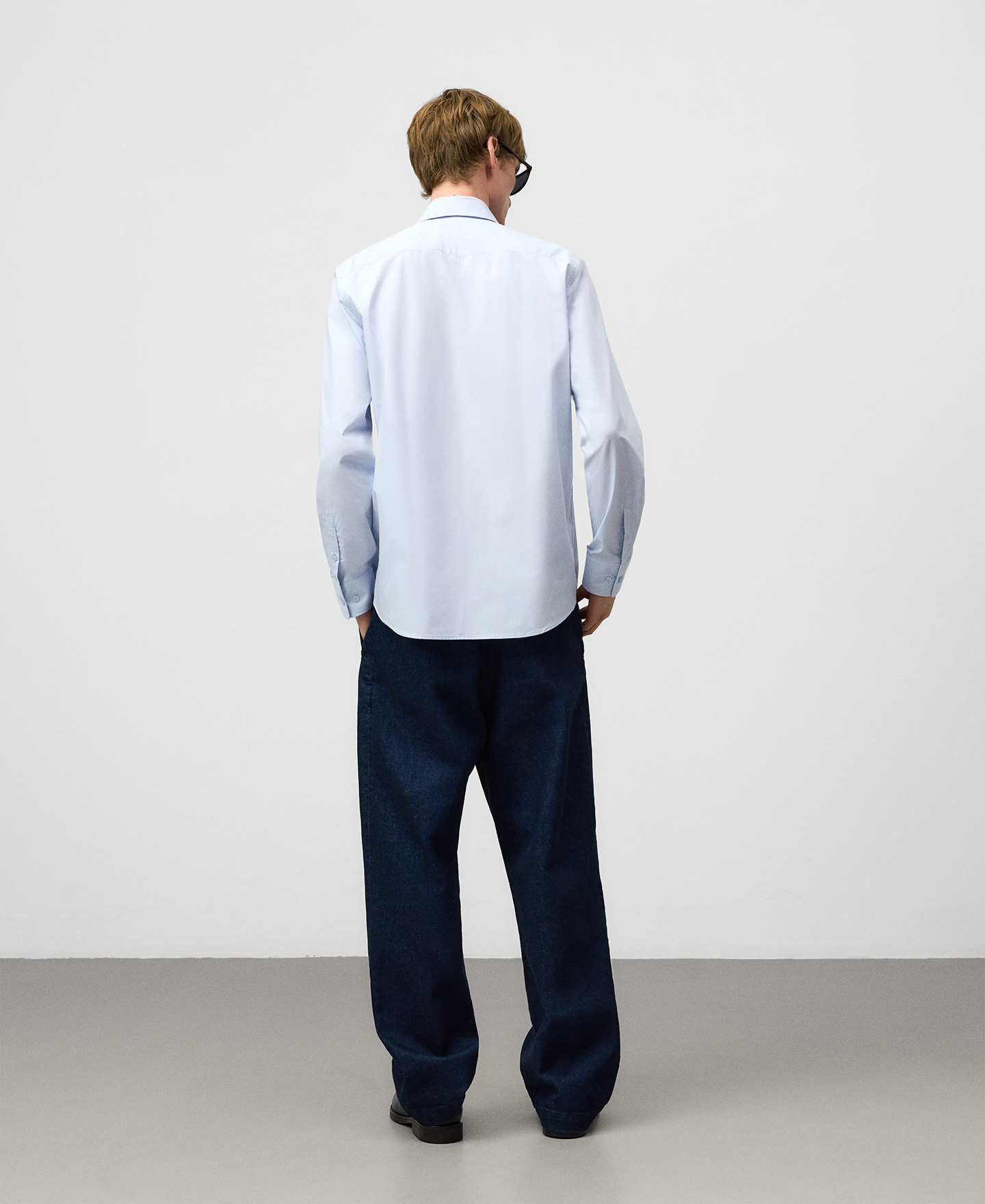 Regular fit spread collar shirt man image number 2