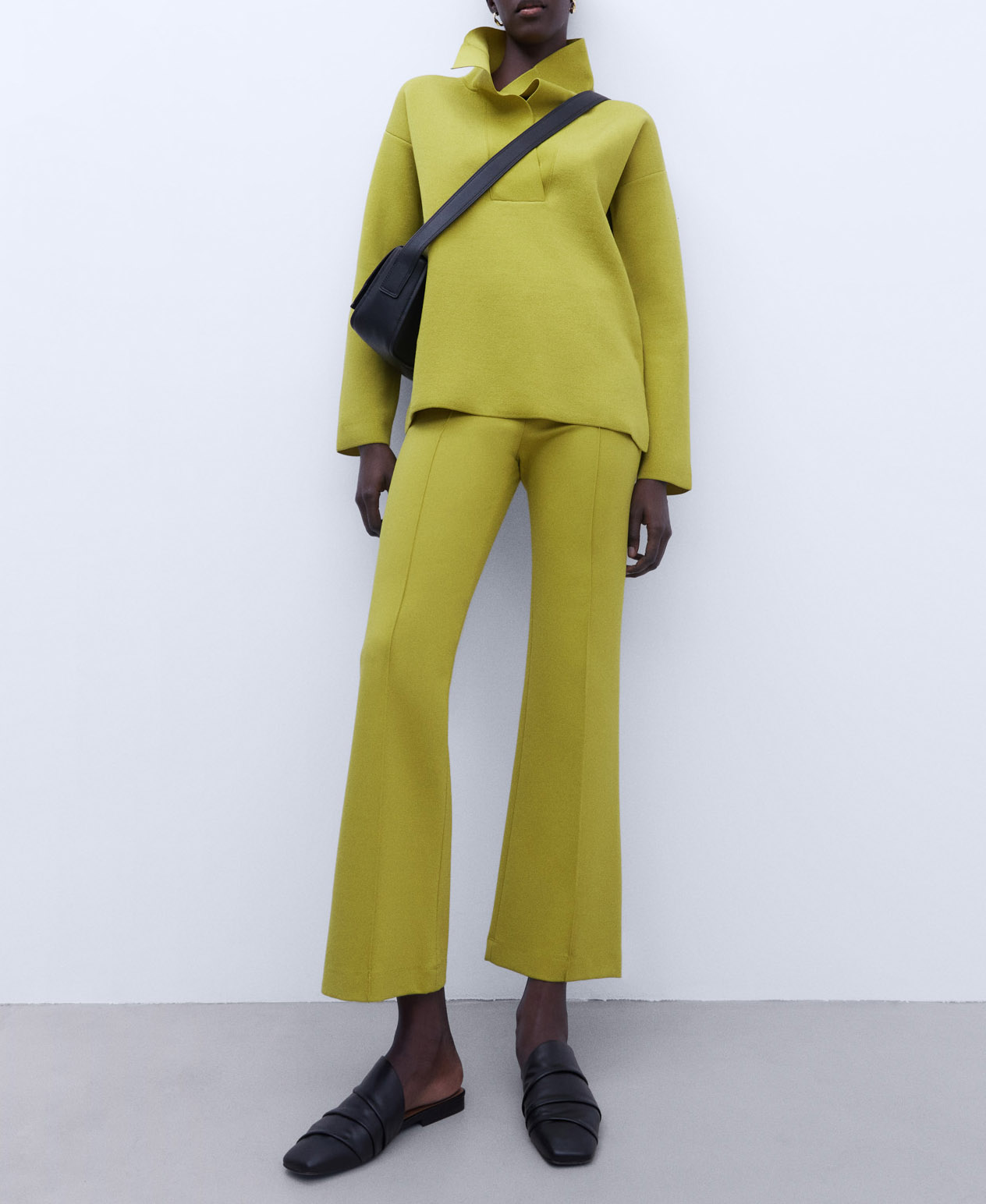 Doble faced knitted sweater image number 1
