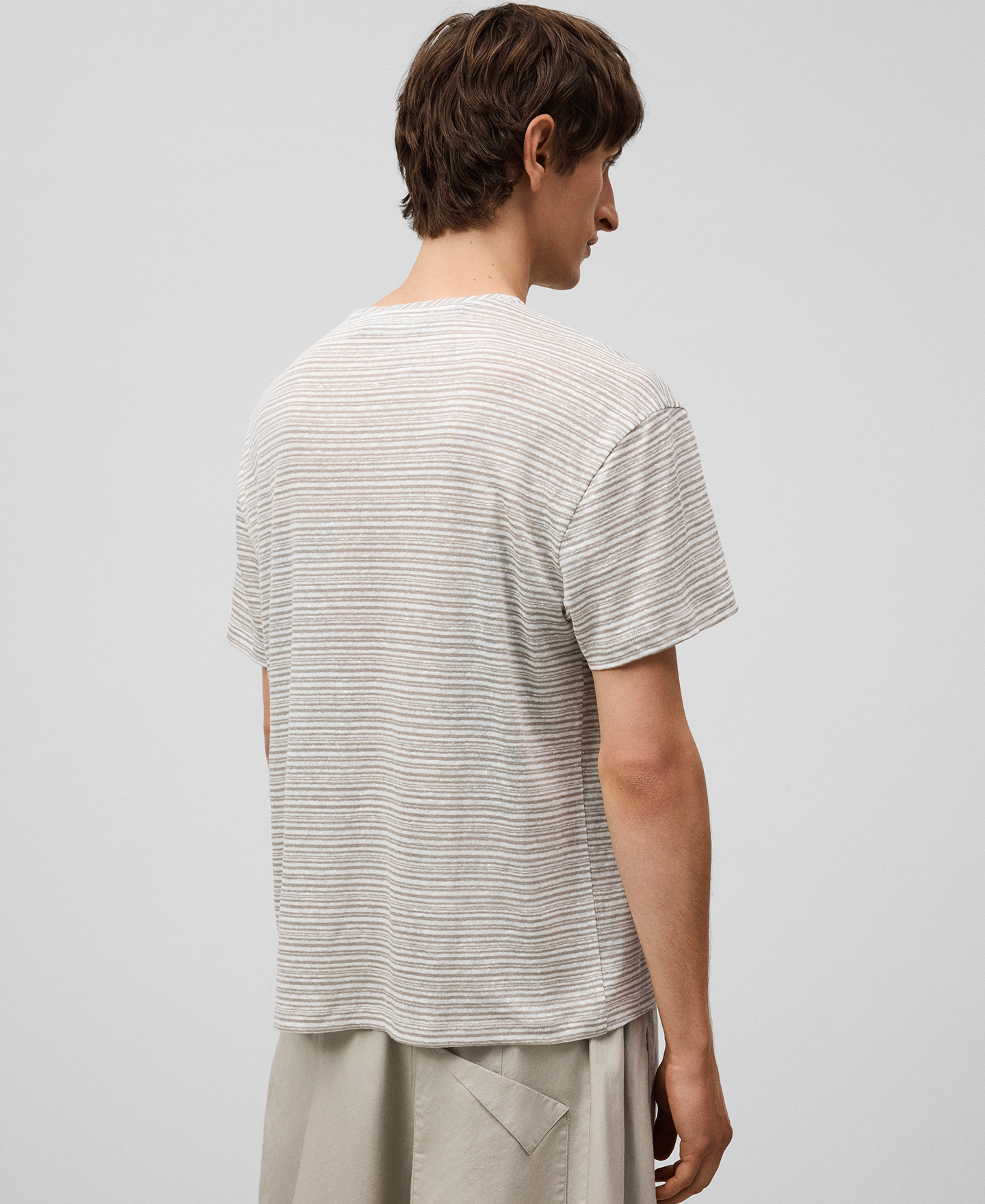 European linen structured T-shirt man image number 2