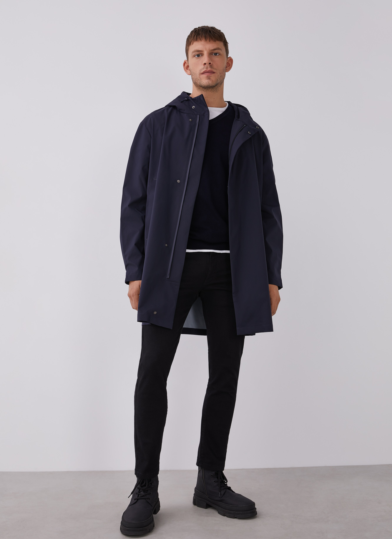 Merino wool sweater with v-neckline image number 5