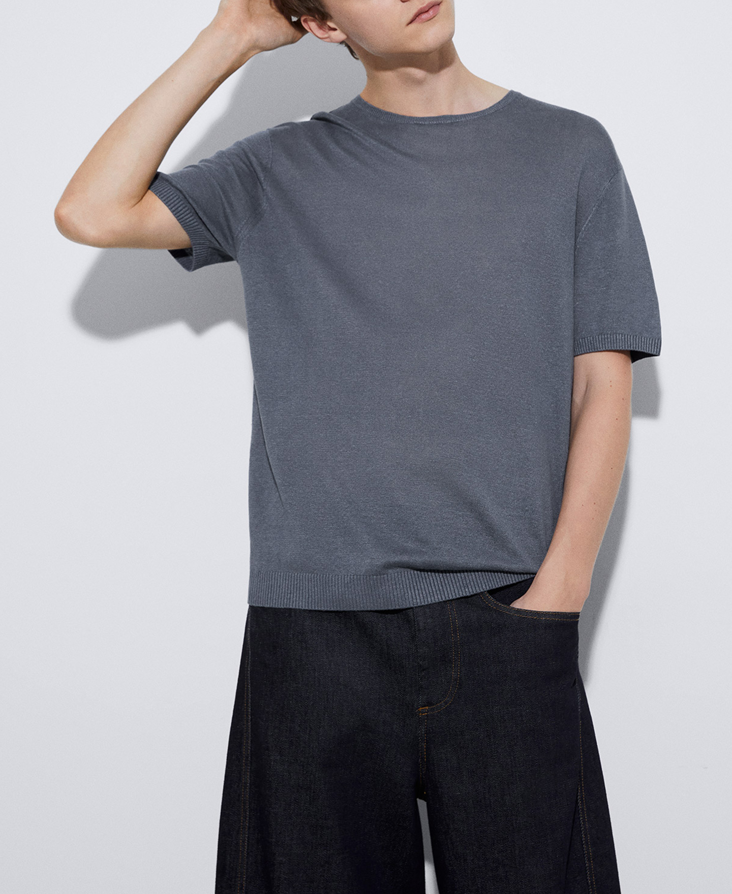 Linen knitted crew neck t-shirt image number 0