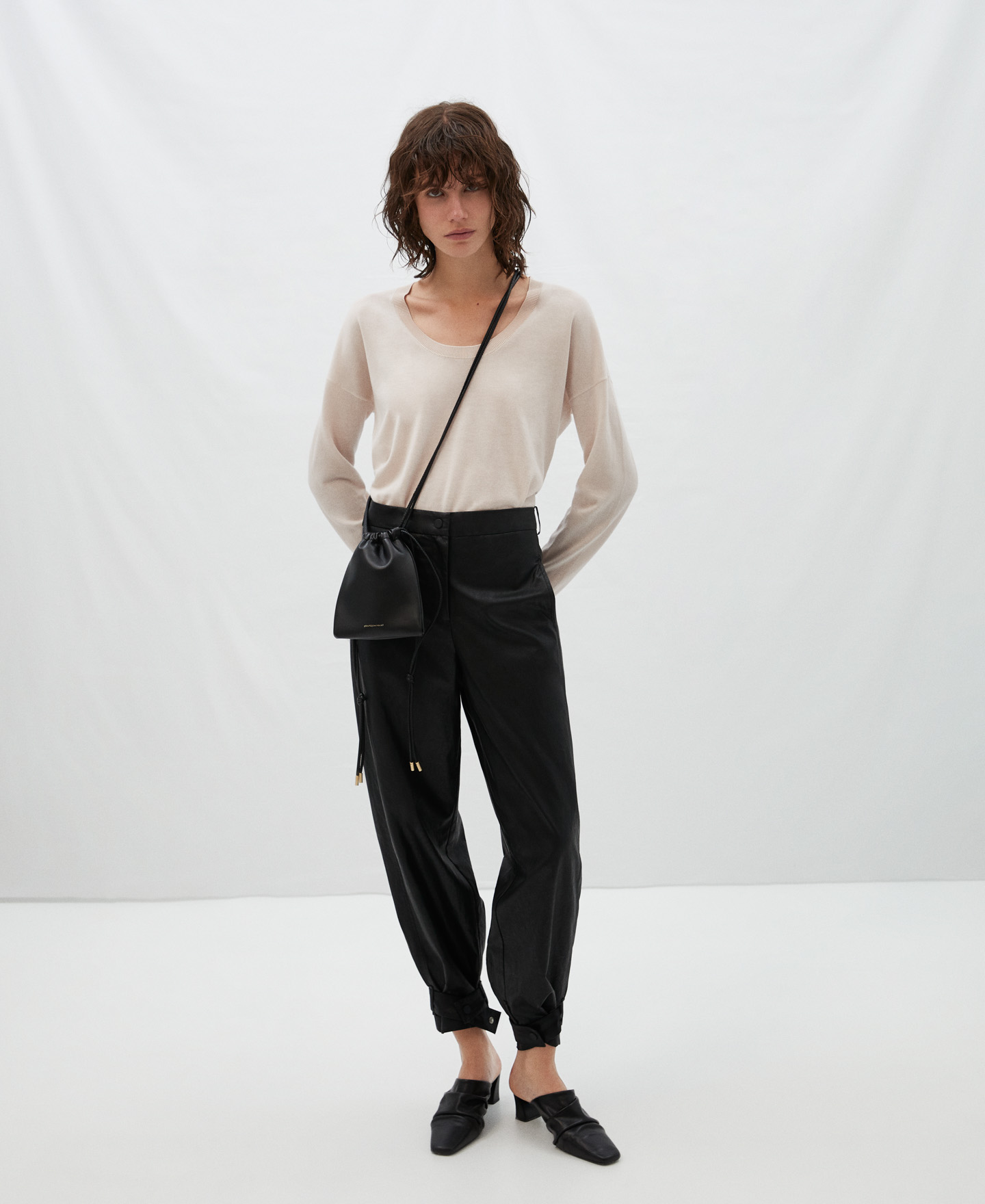 Jersey escote huevo en lana merino image number 1