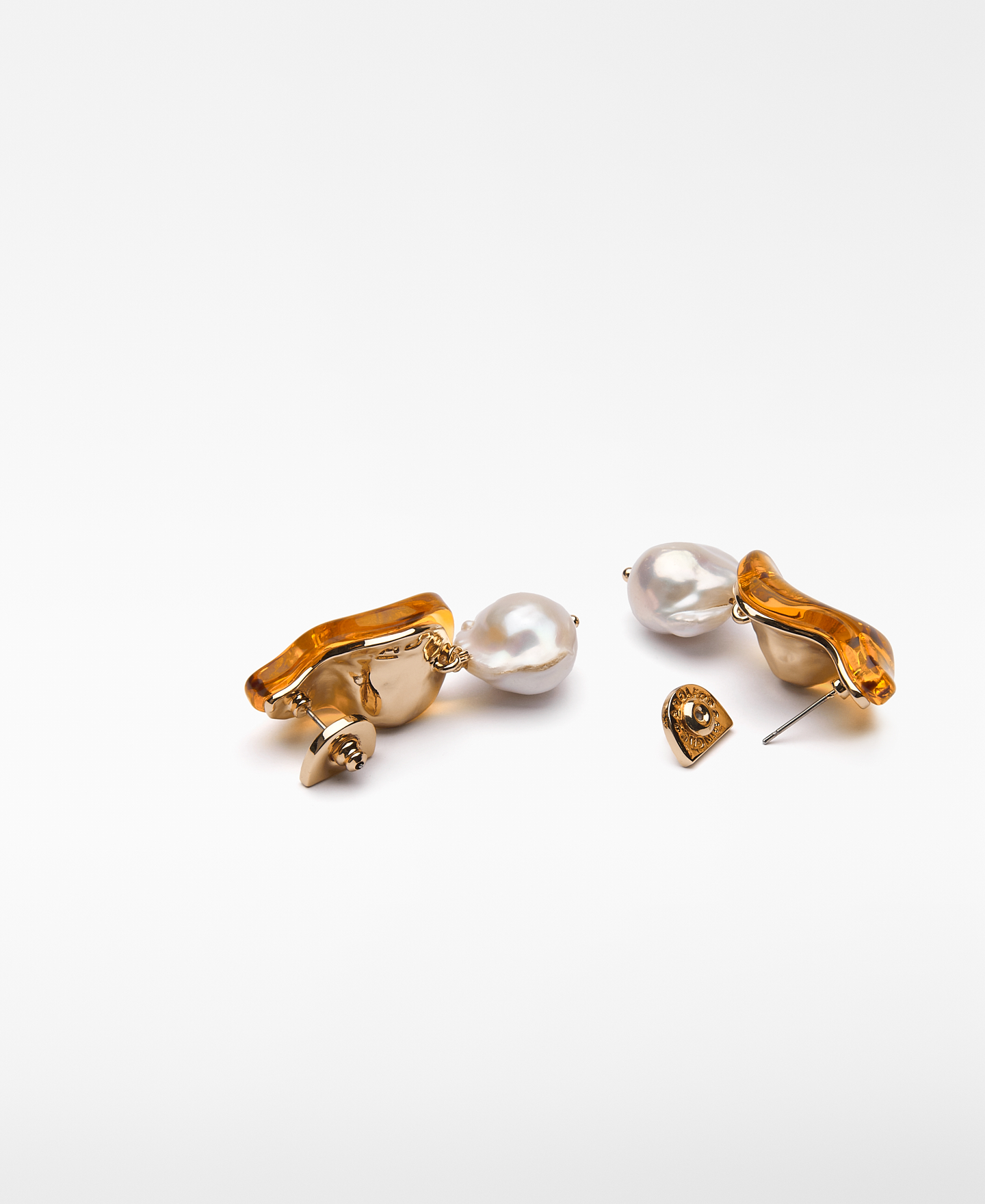 Resin earrings with maxi pearl woman image number 2