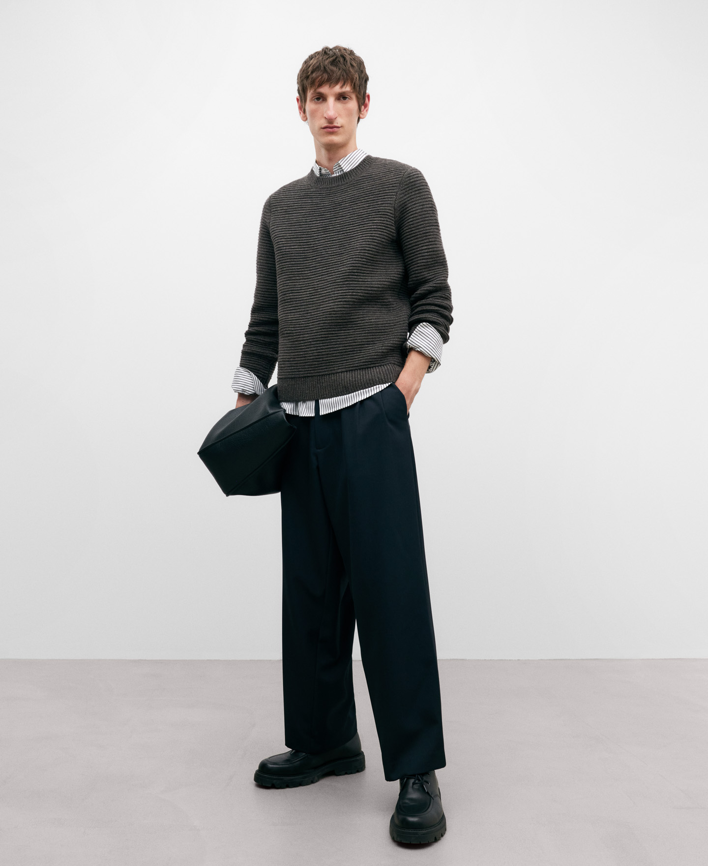 Pantalón sastre ancho negro hombre image number 1