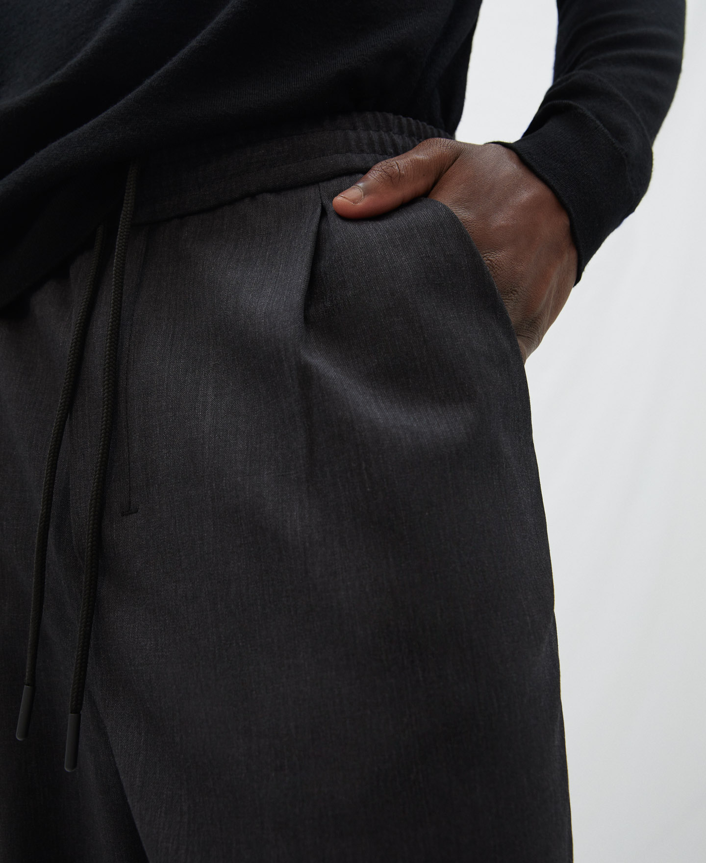 Pantalón de pinzas silueta zanahoria image number 3