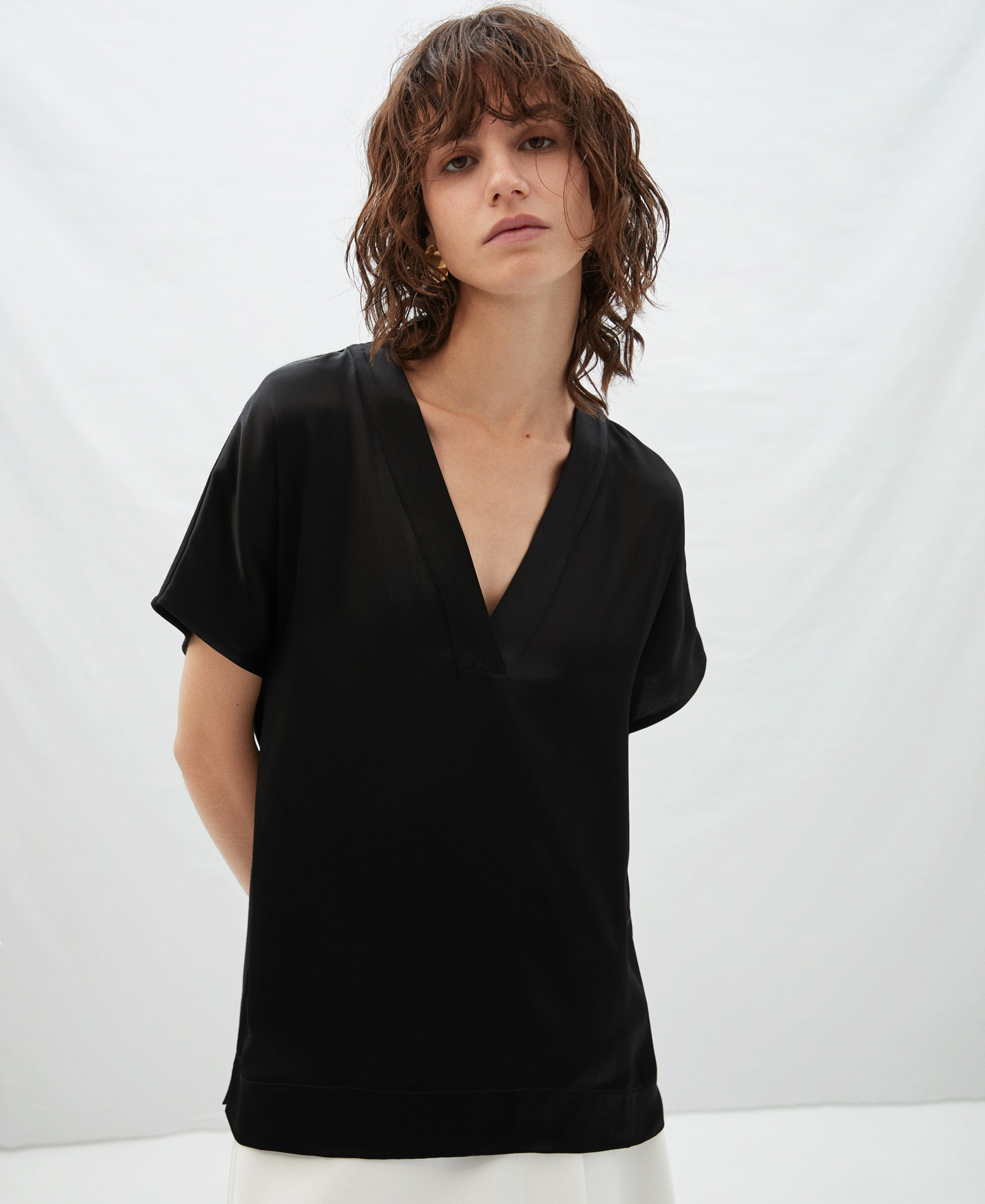 Camiseta escote pico en viscosa image number 0