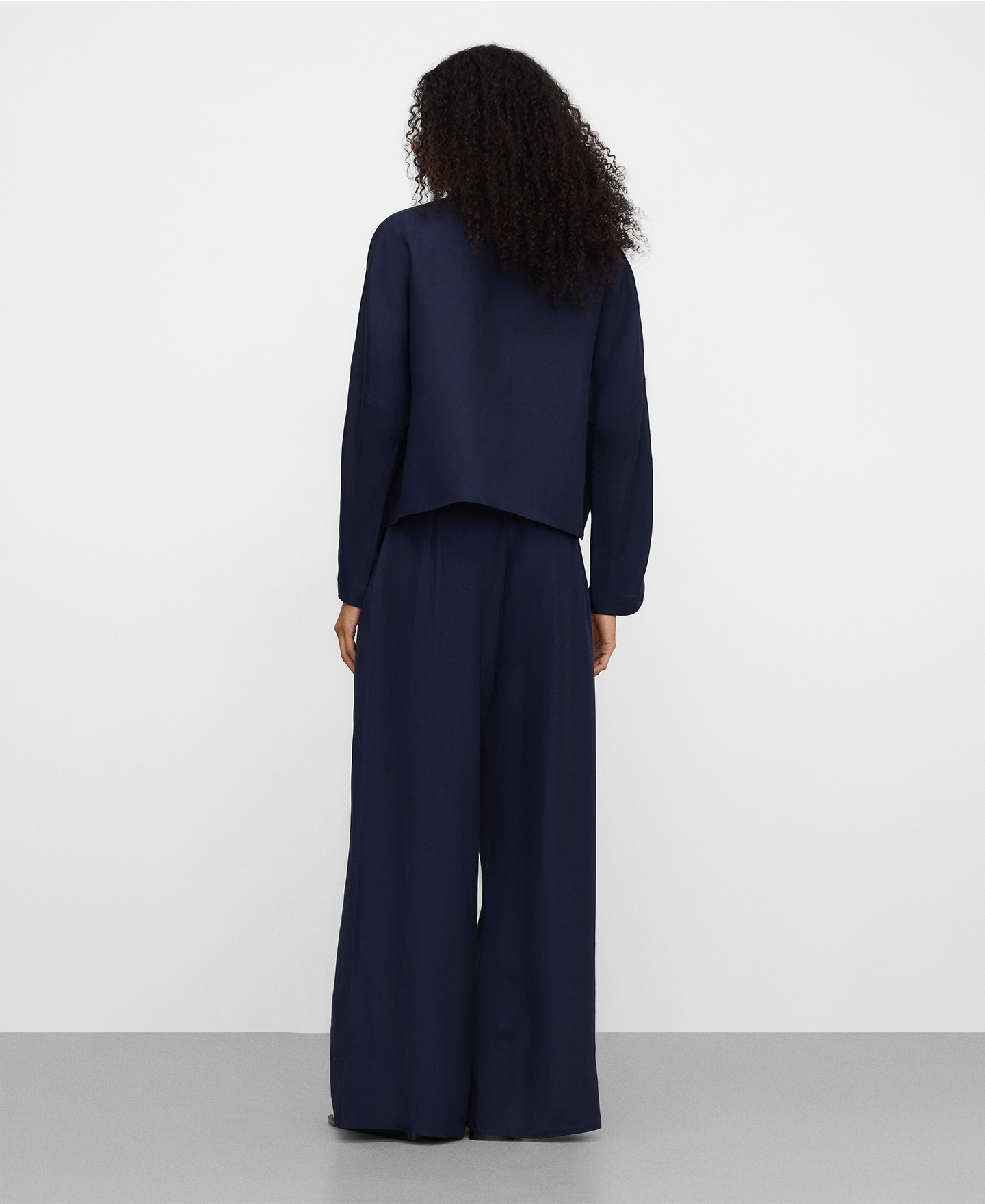 Short overshirt with pockets image number 2