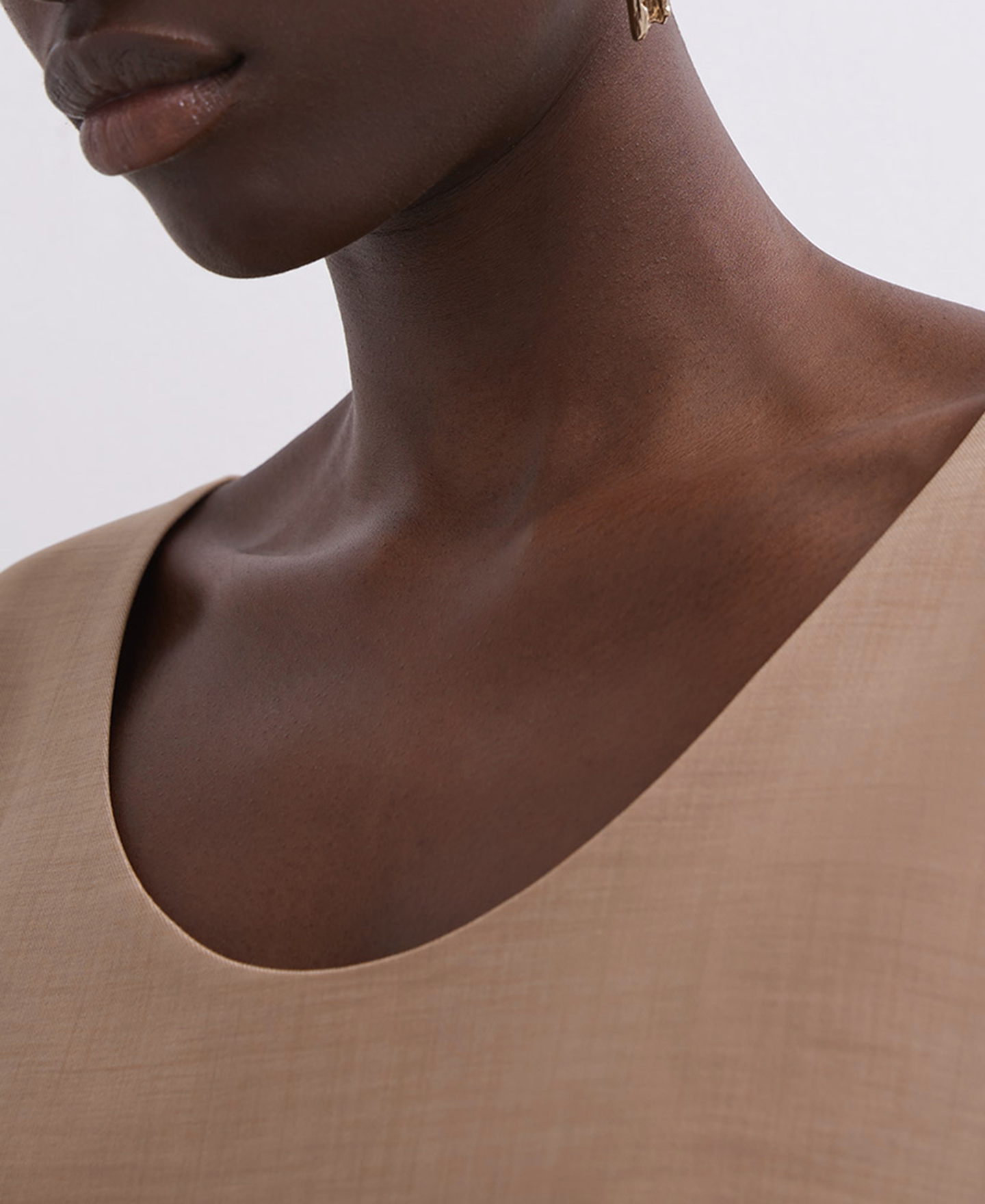 Sleeveless round collar top image number 3