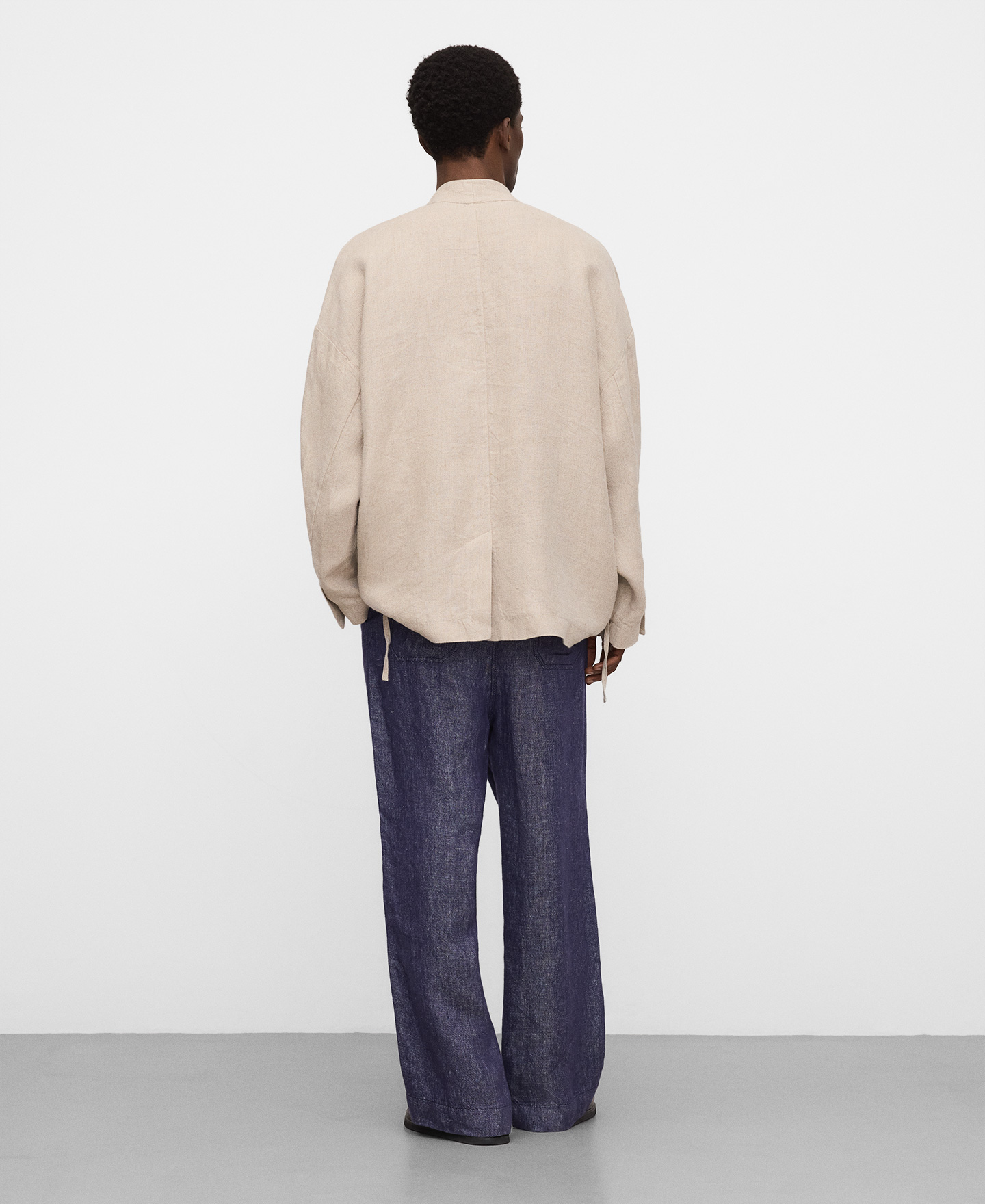 Pantalon coupe d&eacute;contract&eacute;e en lin europ&eacute;en image number 2