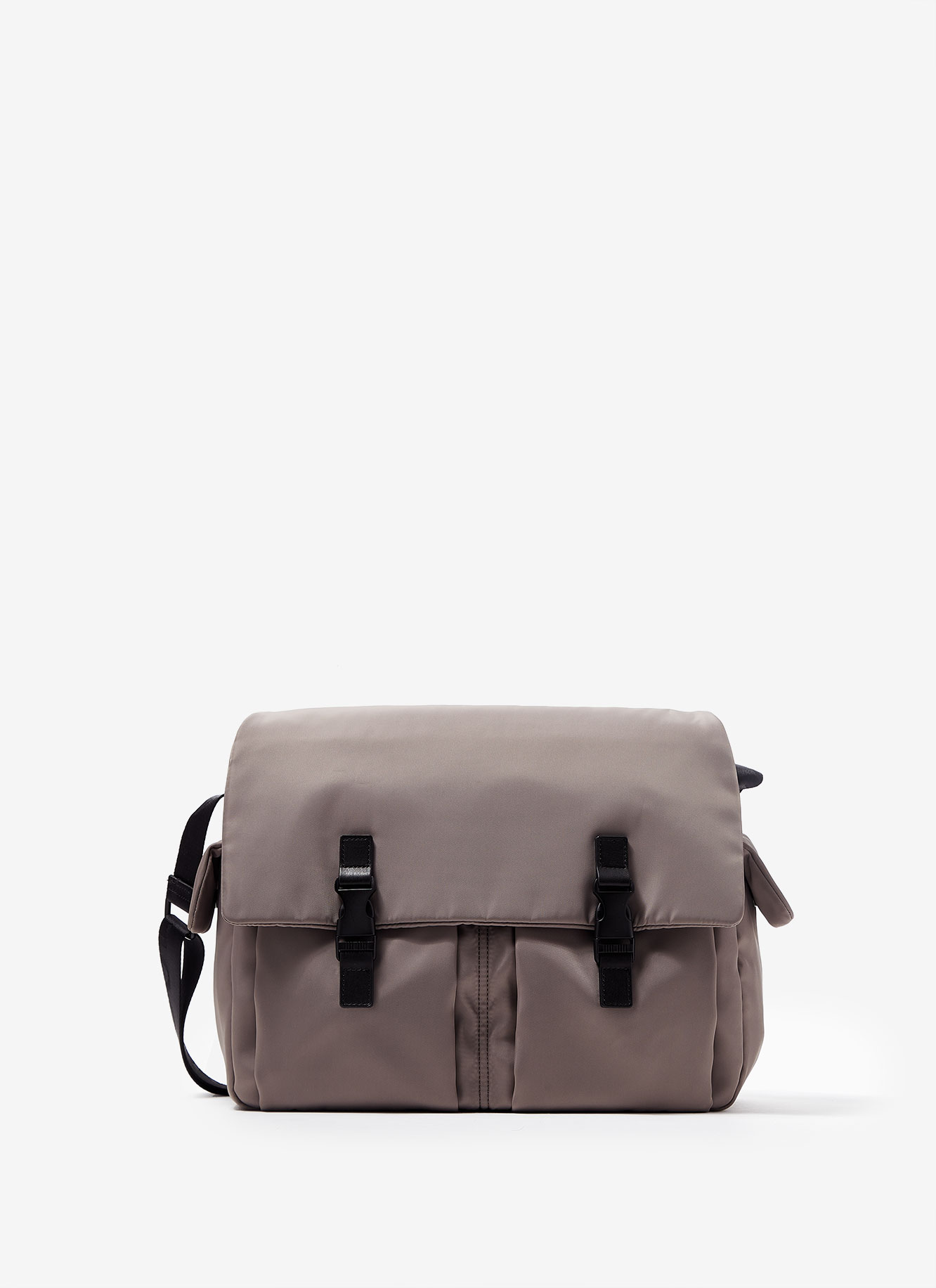 Messenger de nylon con bolsillos image number 0